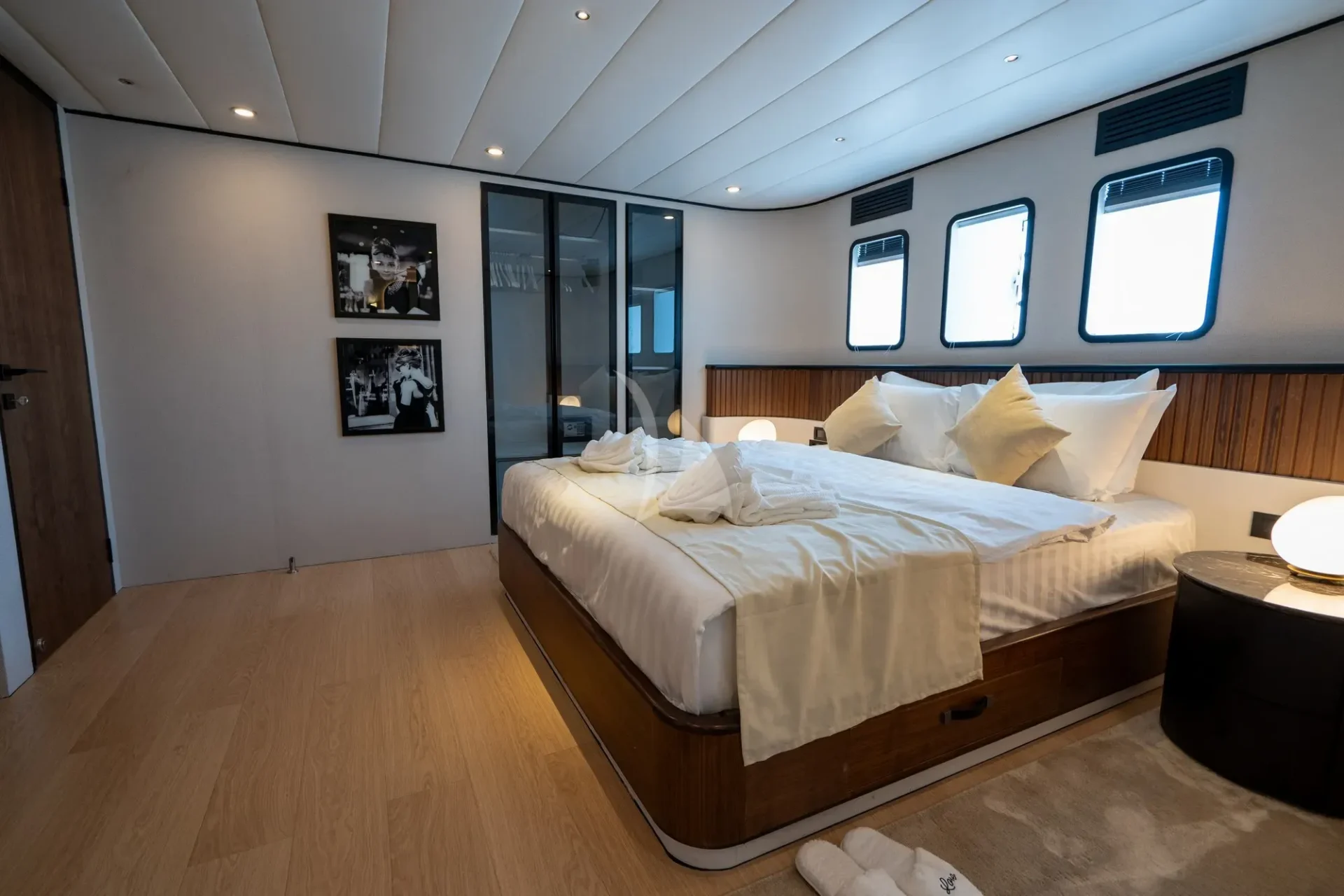 De Love Charter Yacht