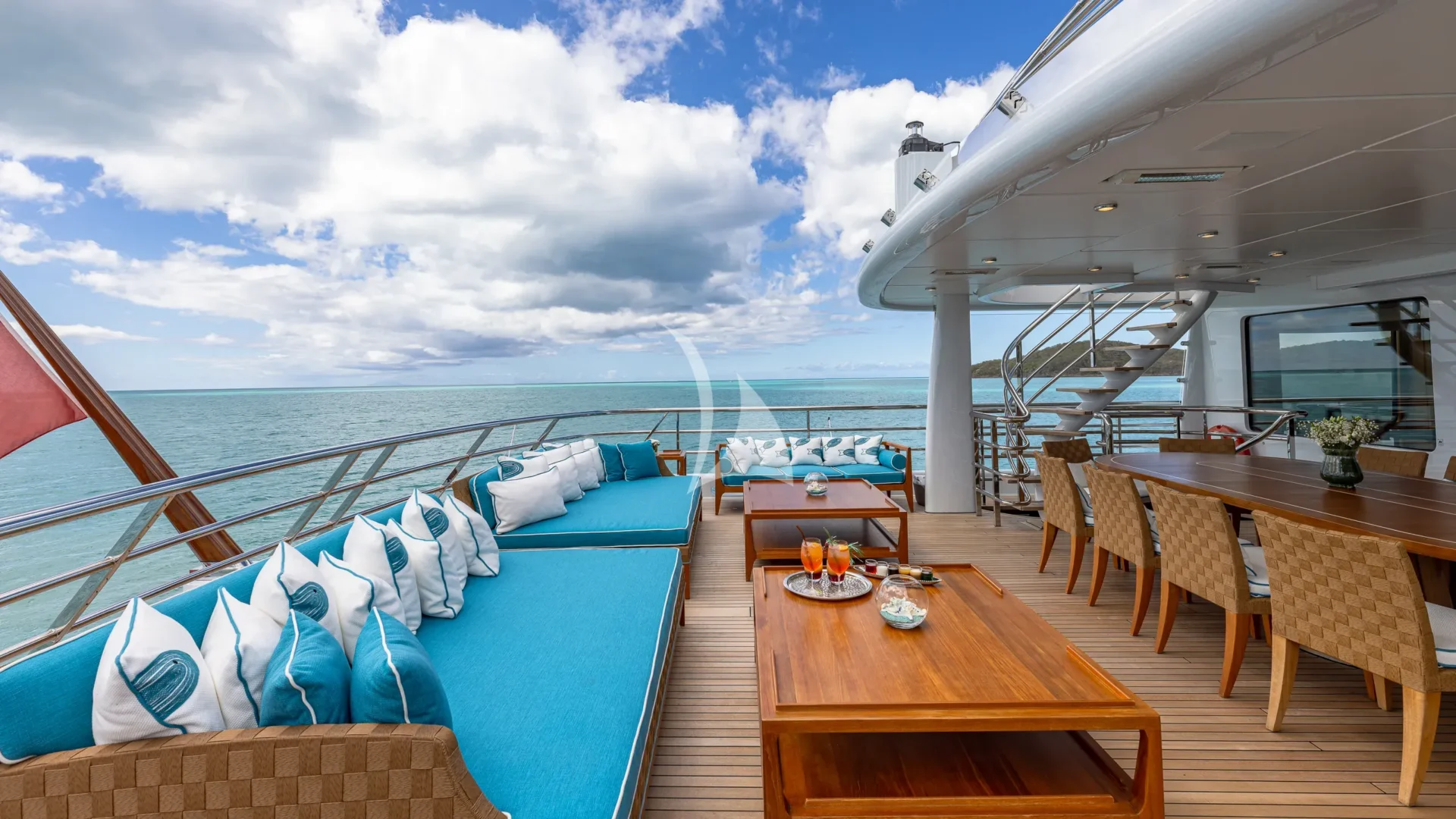 DEEP BLUE Charter Yacht