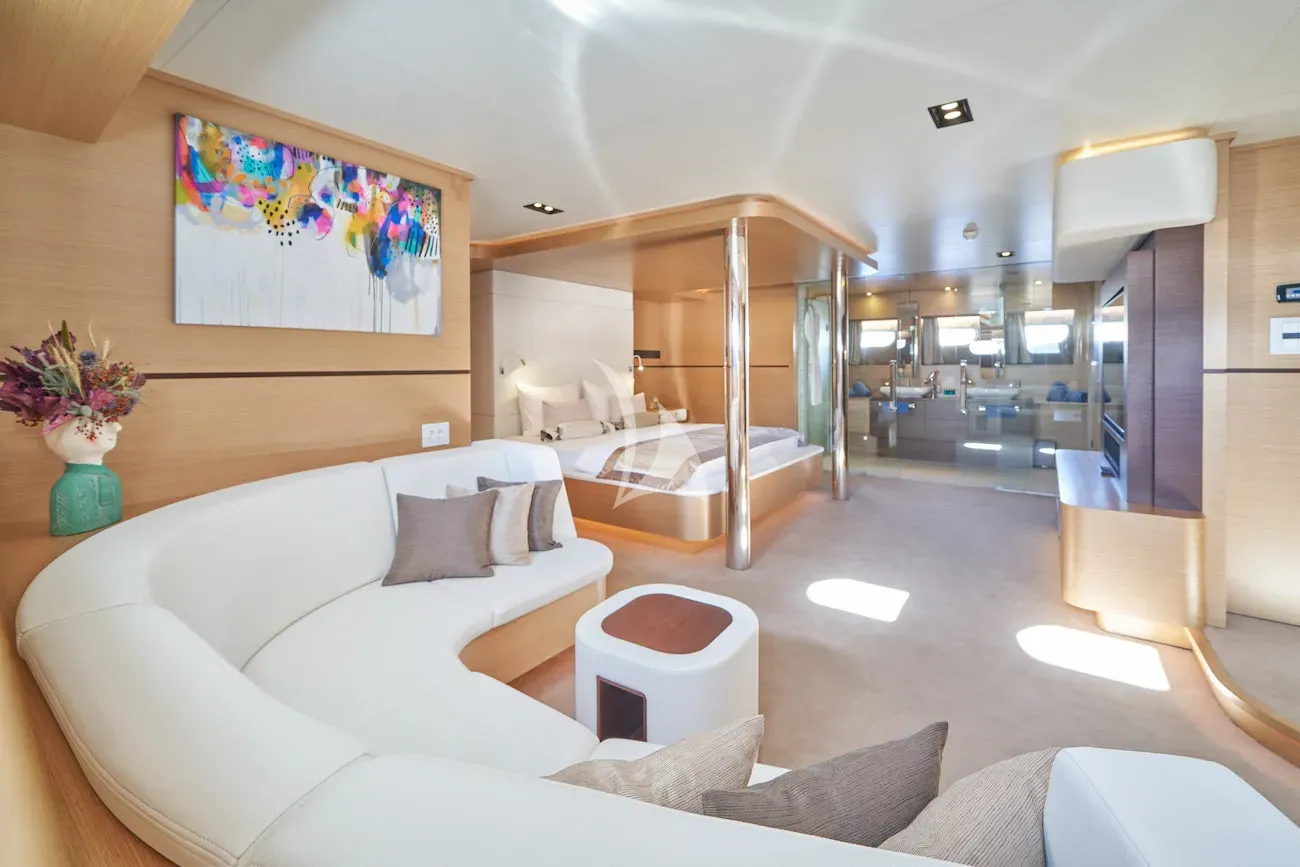 OMNIA Charter Yacht