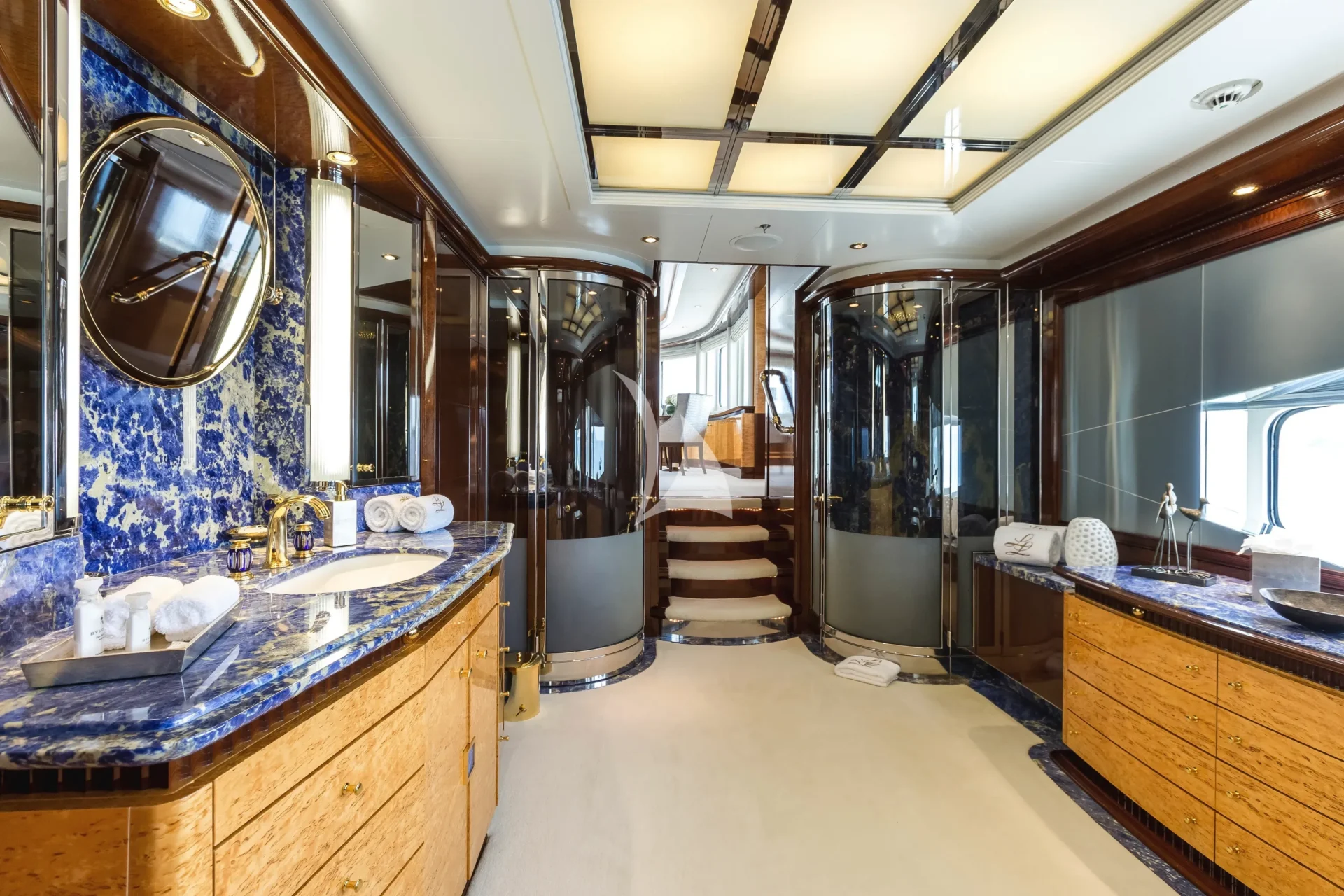 LUCKY LADY Charter Yacht