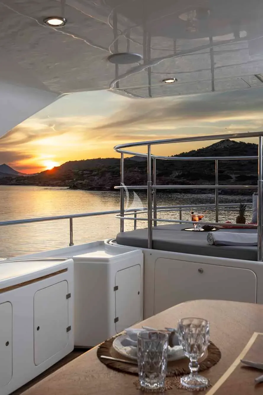 PARADISE Charter Yacht