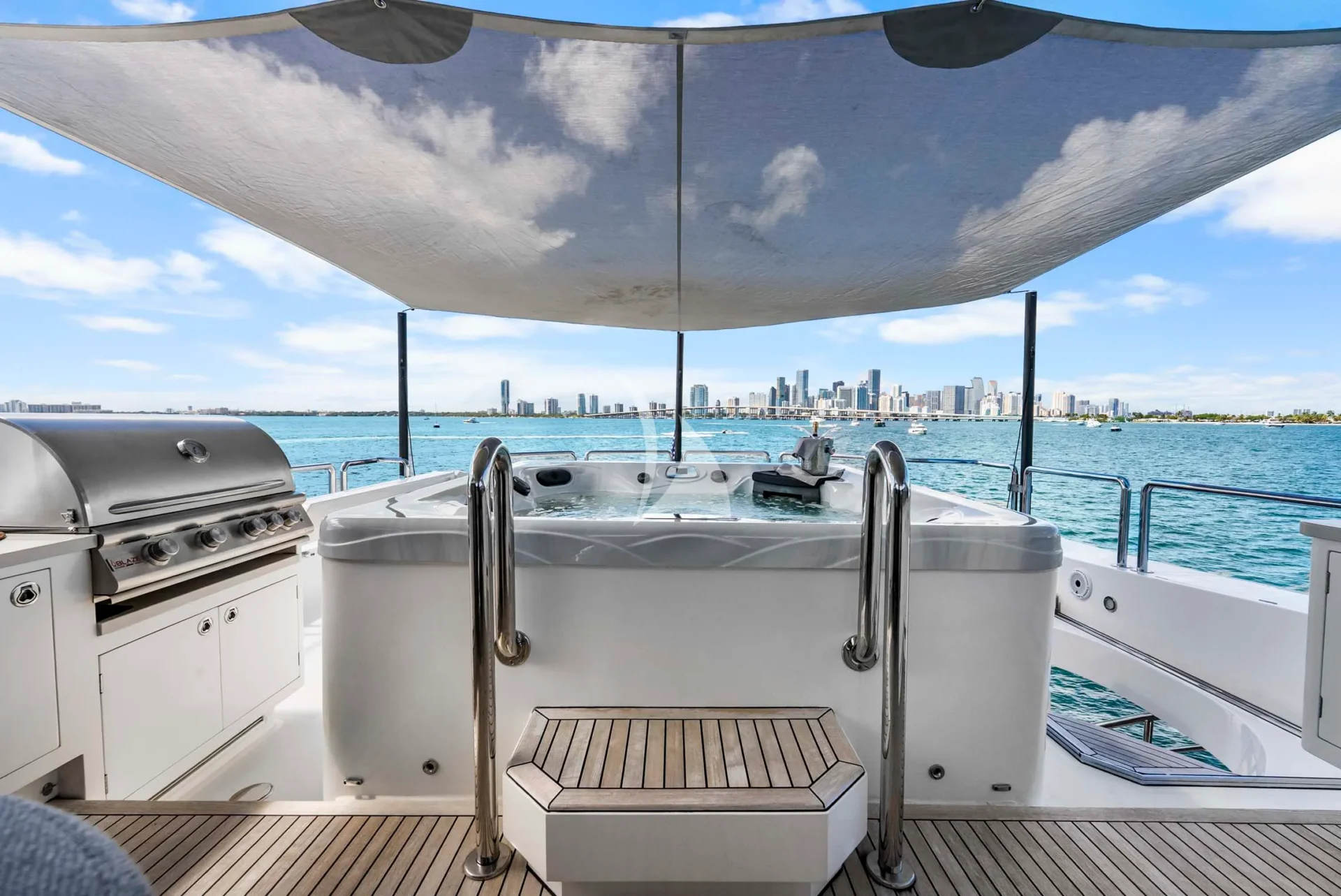 HAPPY HOUR Charter Yacht