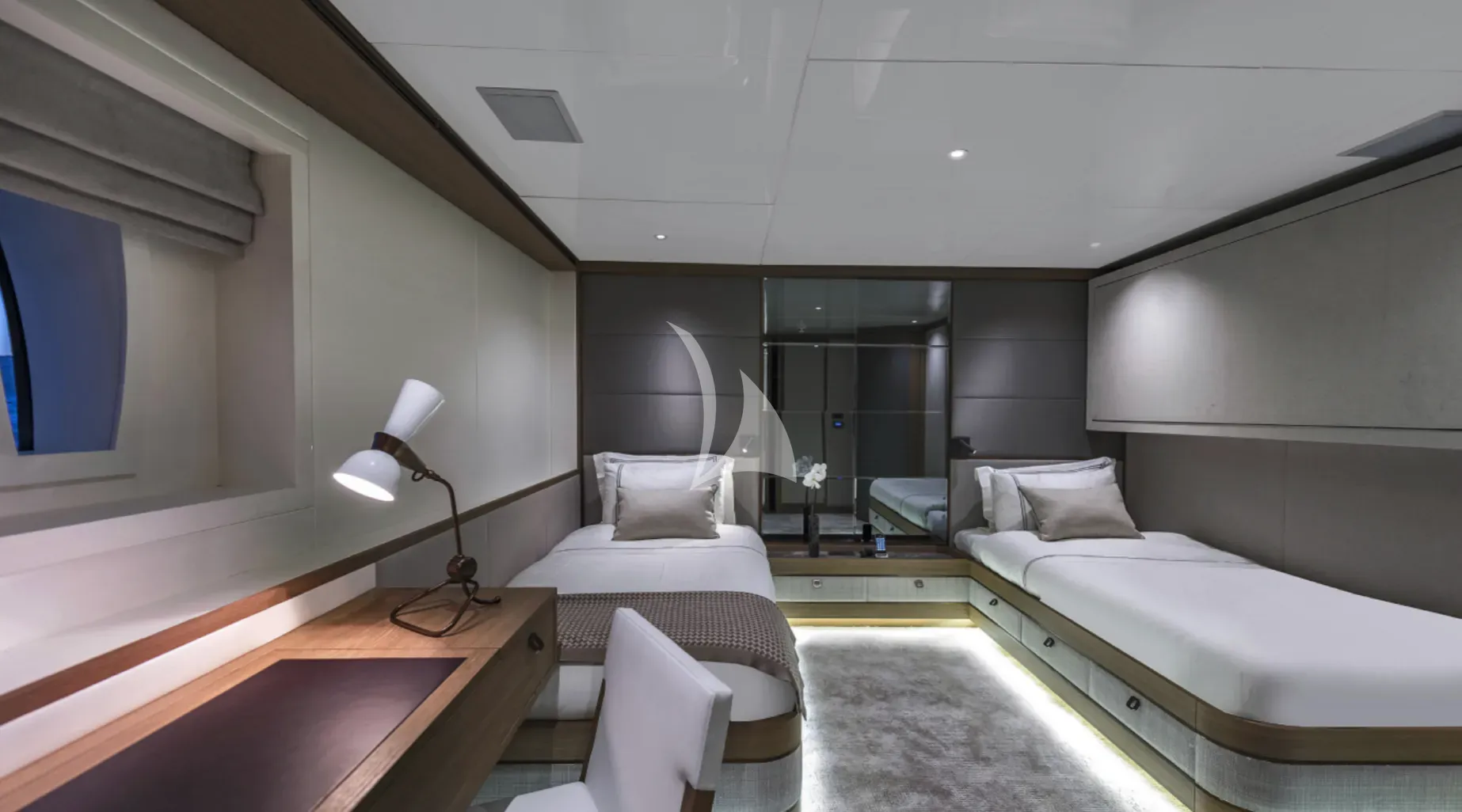 LIQUID SKY Charter Yacht