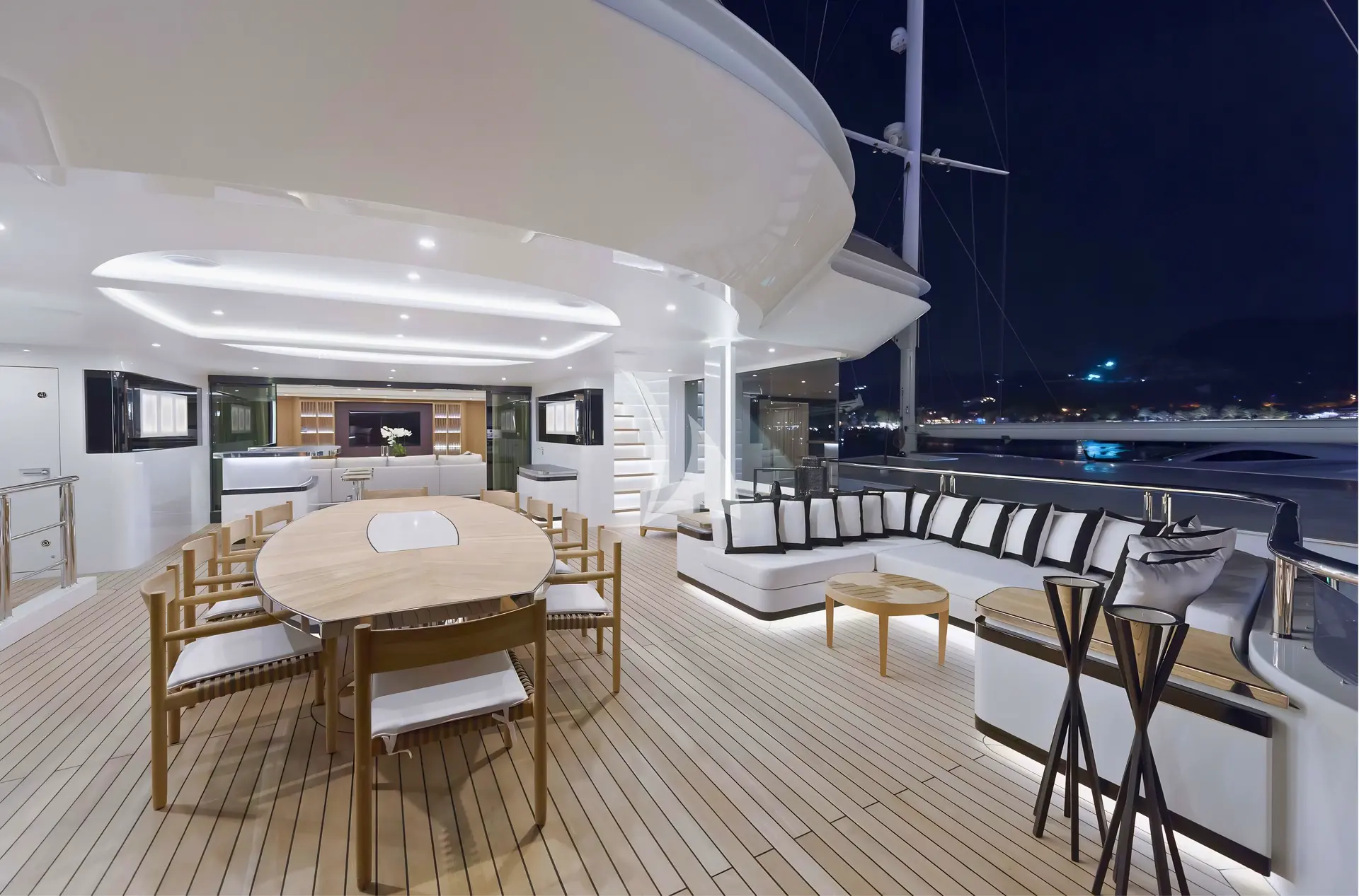 LIQUID SKY Charter Yacht