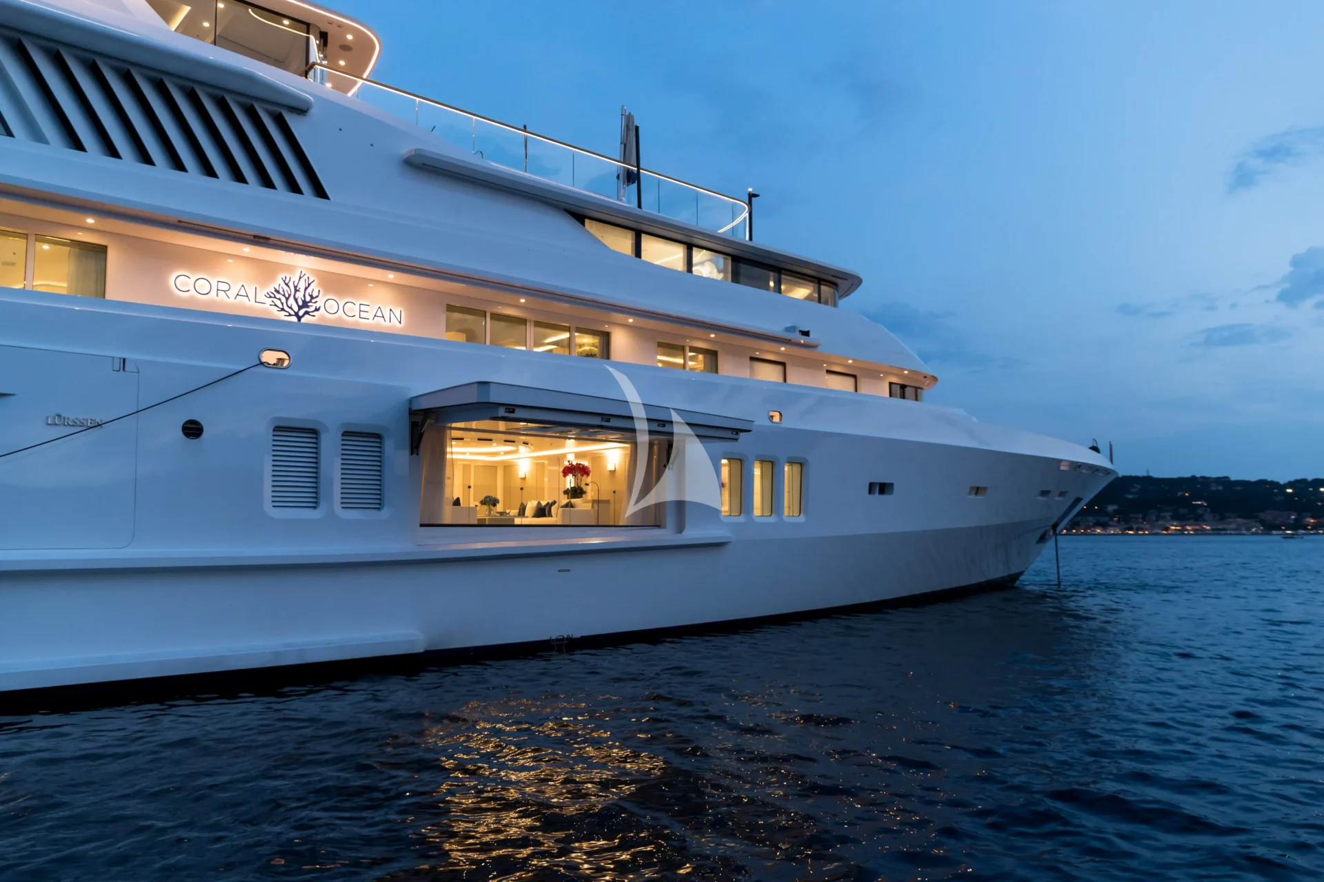 CORAL OCEAN Charter Yacht