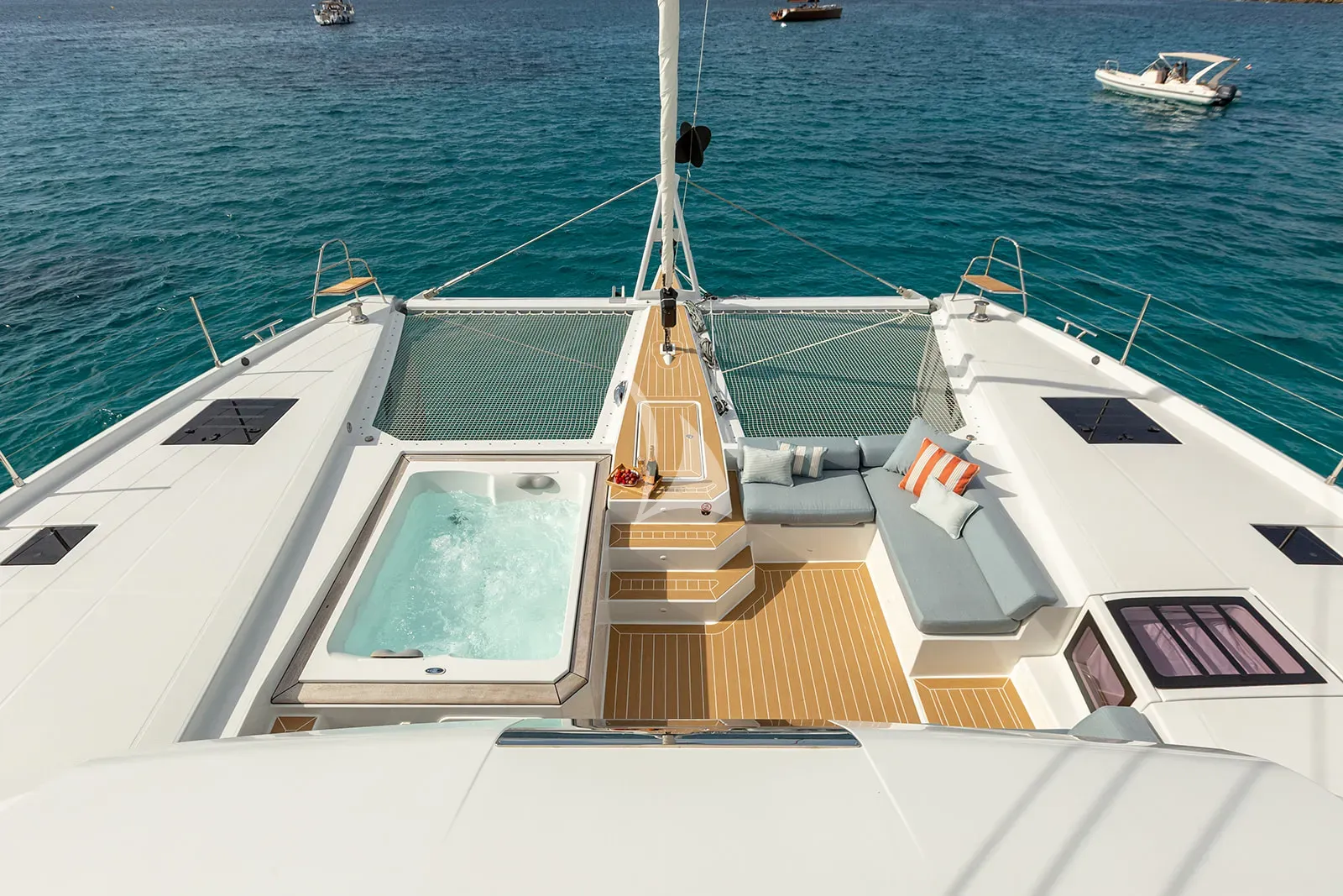 VAGATOR Charter Yacht