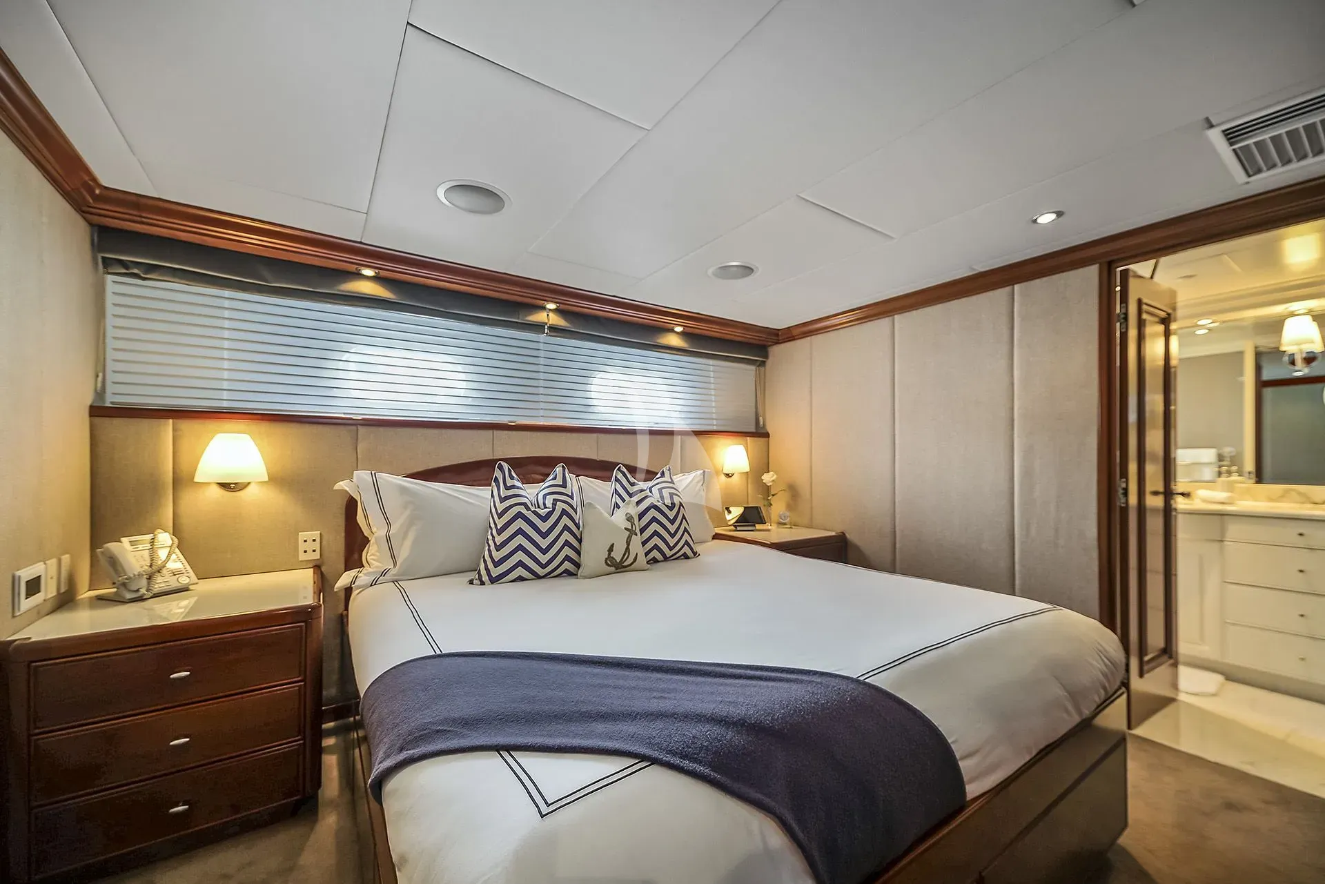 ARTEMIS Charter Yacht