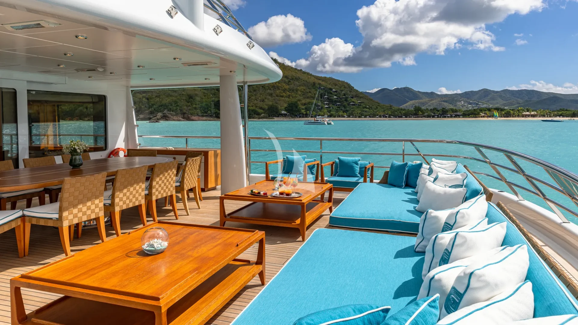 DEEP BLUE Charter Yacht