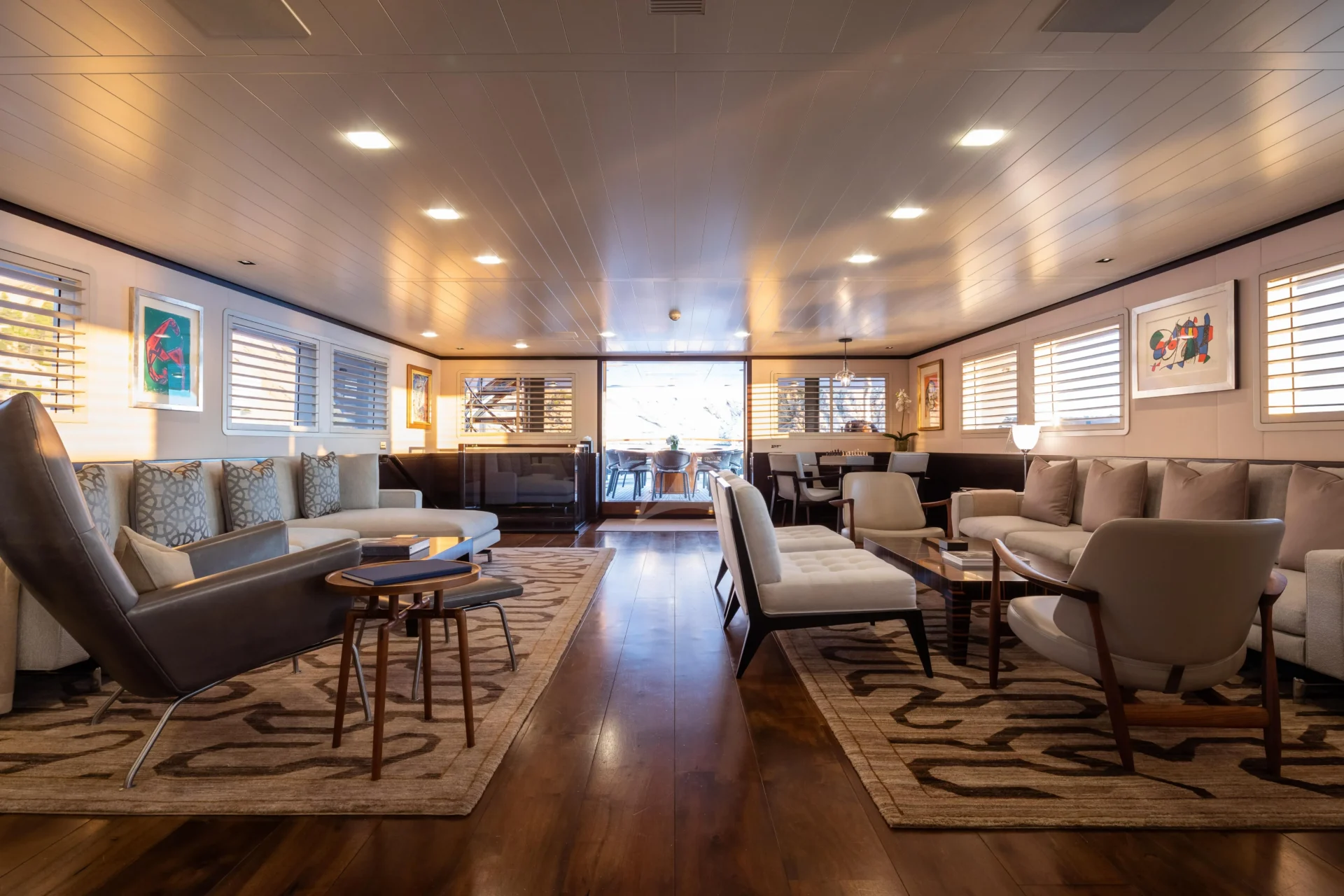 MIRAGE Charter Yacht