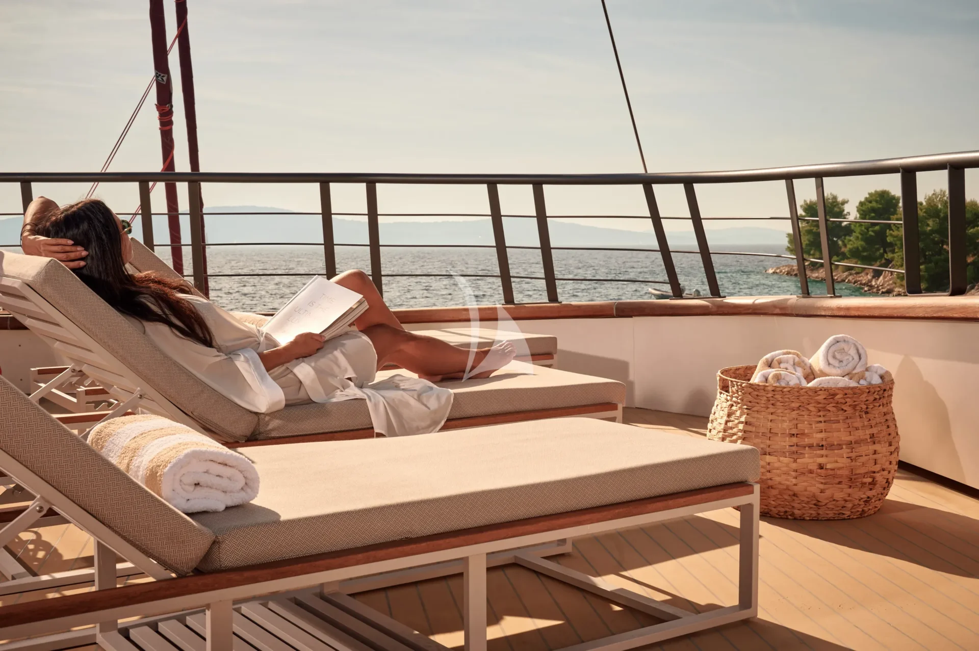 ANETTA Charter Yacht