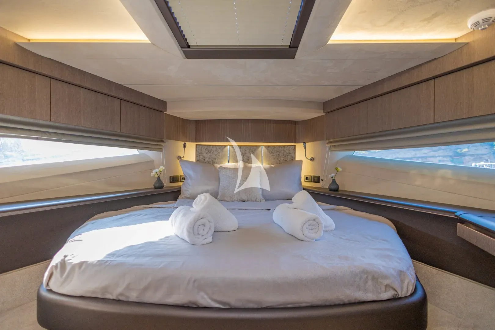 PARADISE Charter Yacht