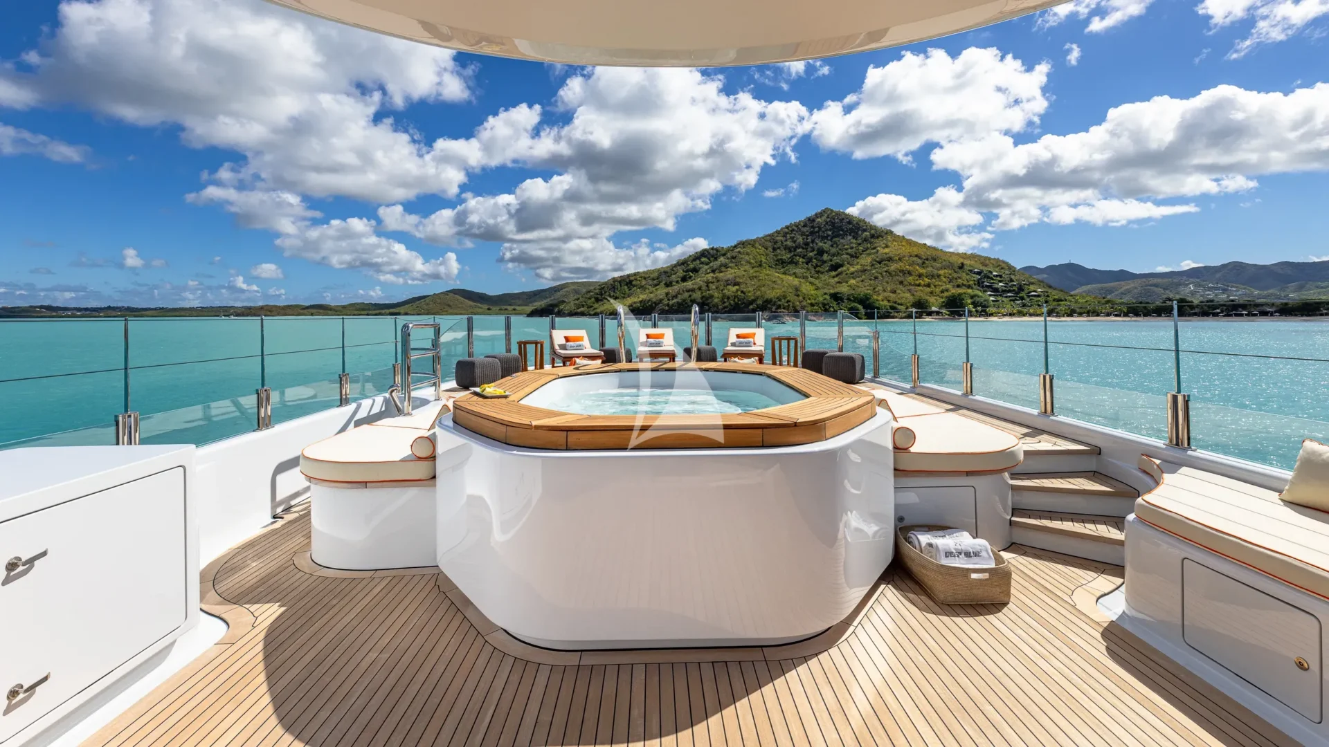 DEEP BLUE Charter Yacht