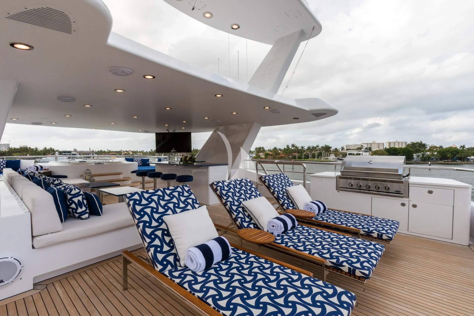 TANZANITE Charter Yacht