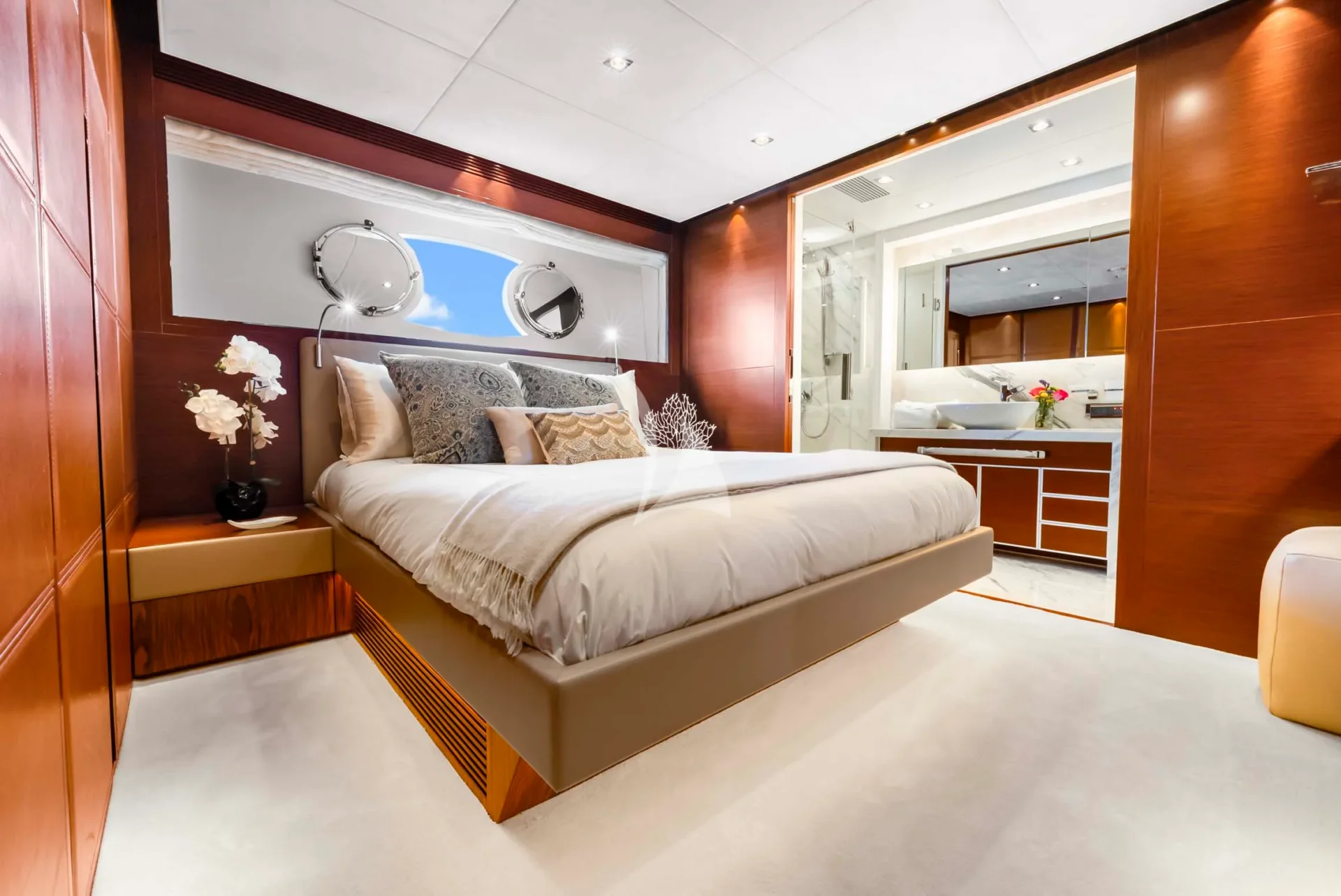 HAPPY HOUR Charter Yacht