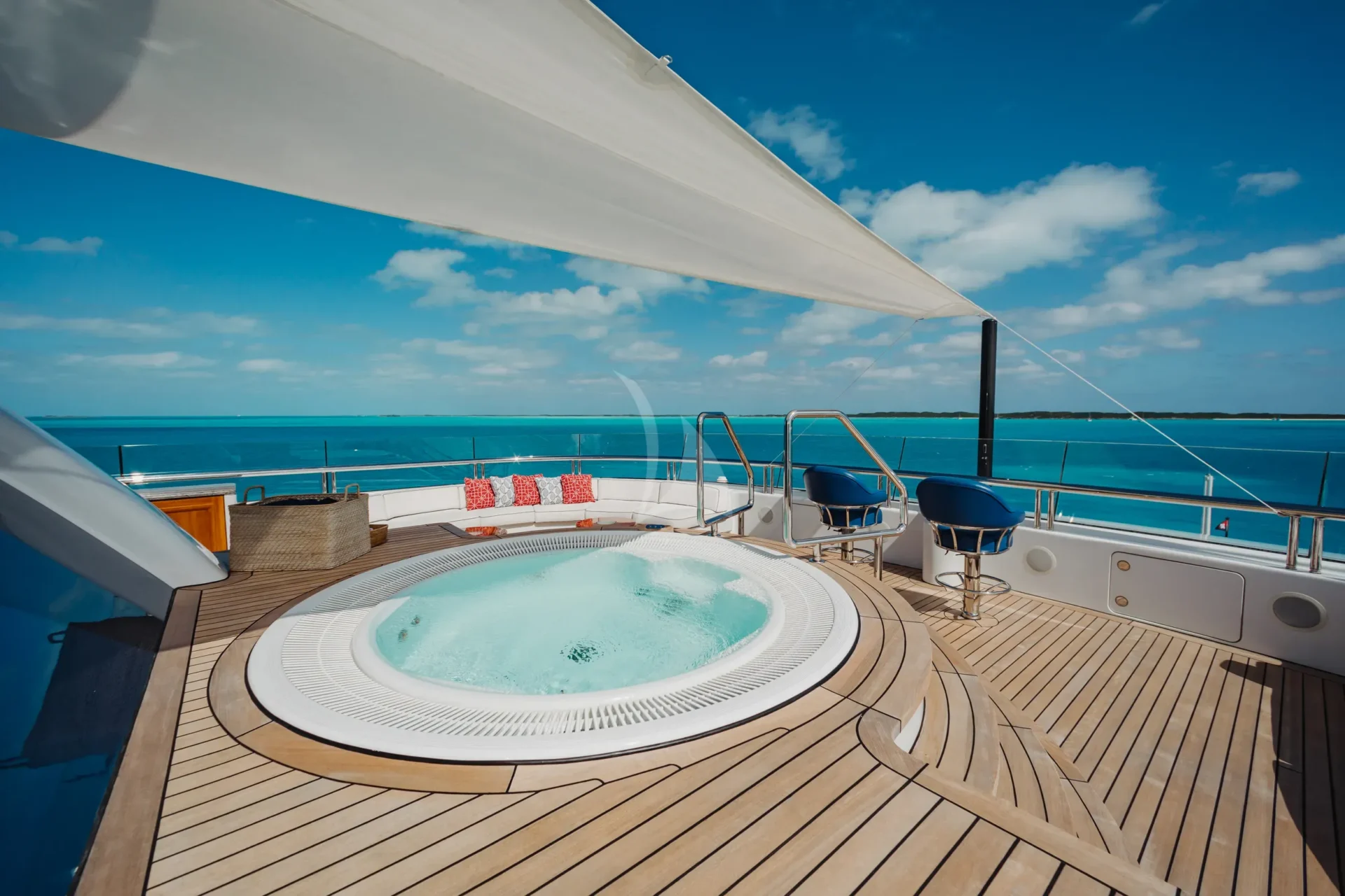 HUNTRESS Charter Yacht