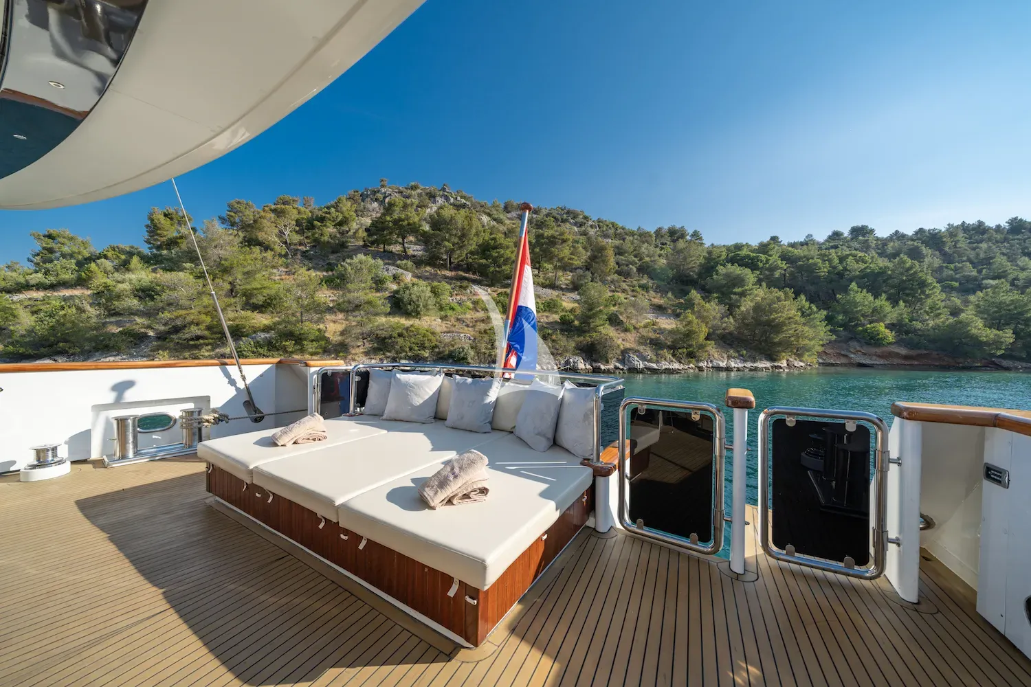 NAVILUX Charter Yacht