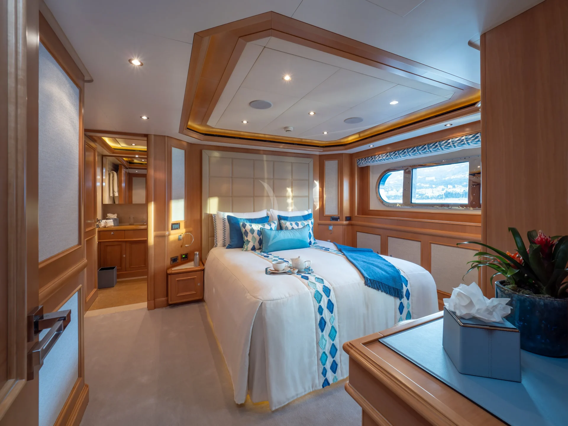 HANA Charter Yacht