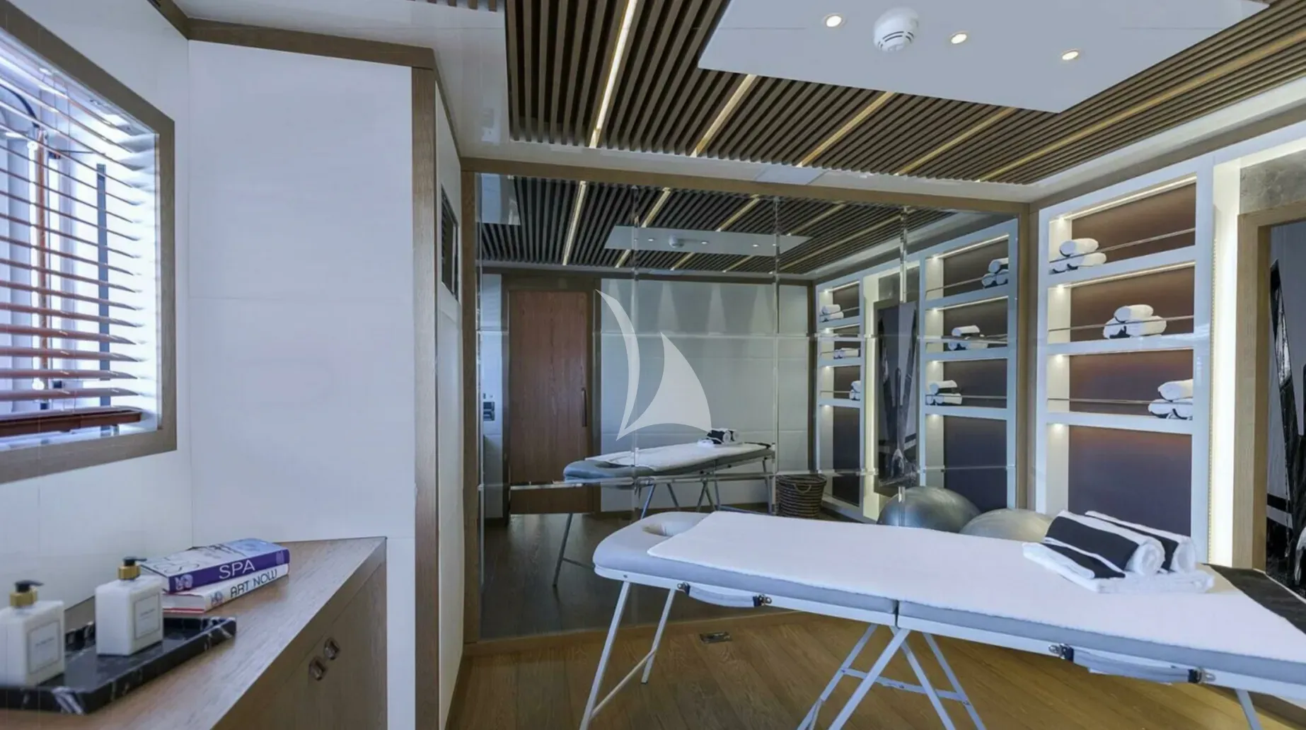 LIQUID SKY Charter Yacht
