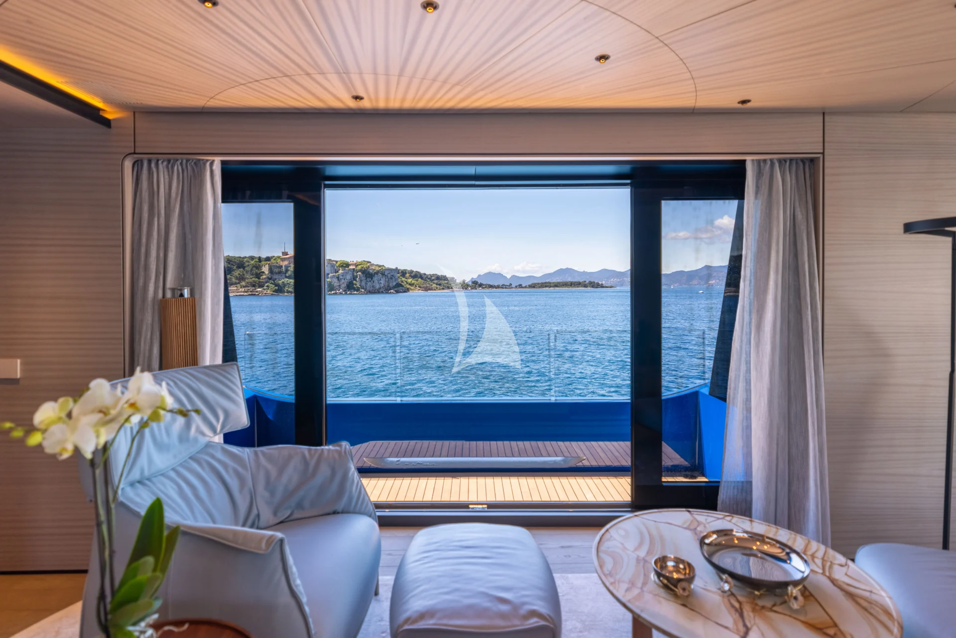 SUI GENERIS Charter Yacht