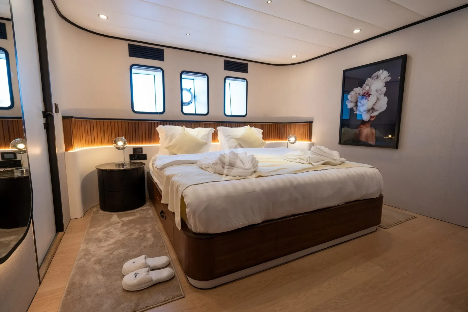 De Love Charter Yacht