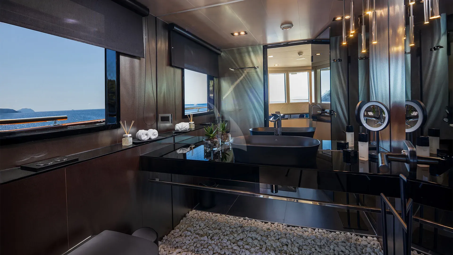 BLACK SWAN Charter Yacht