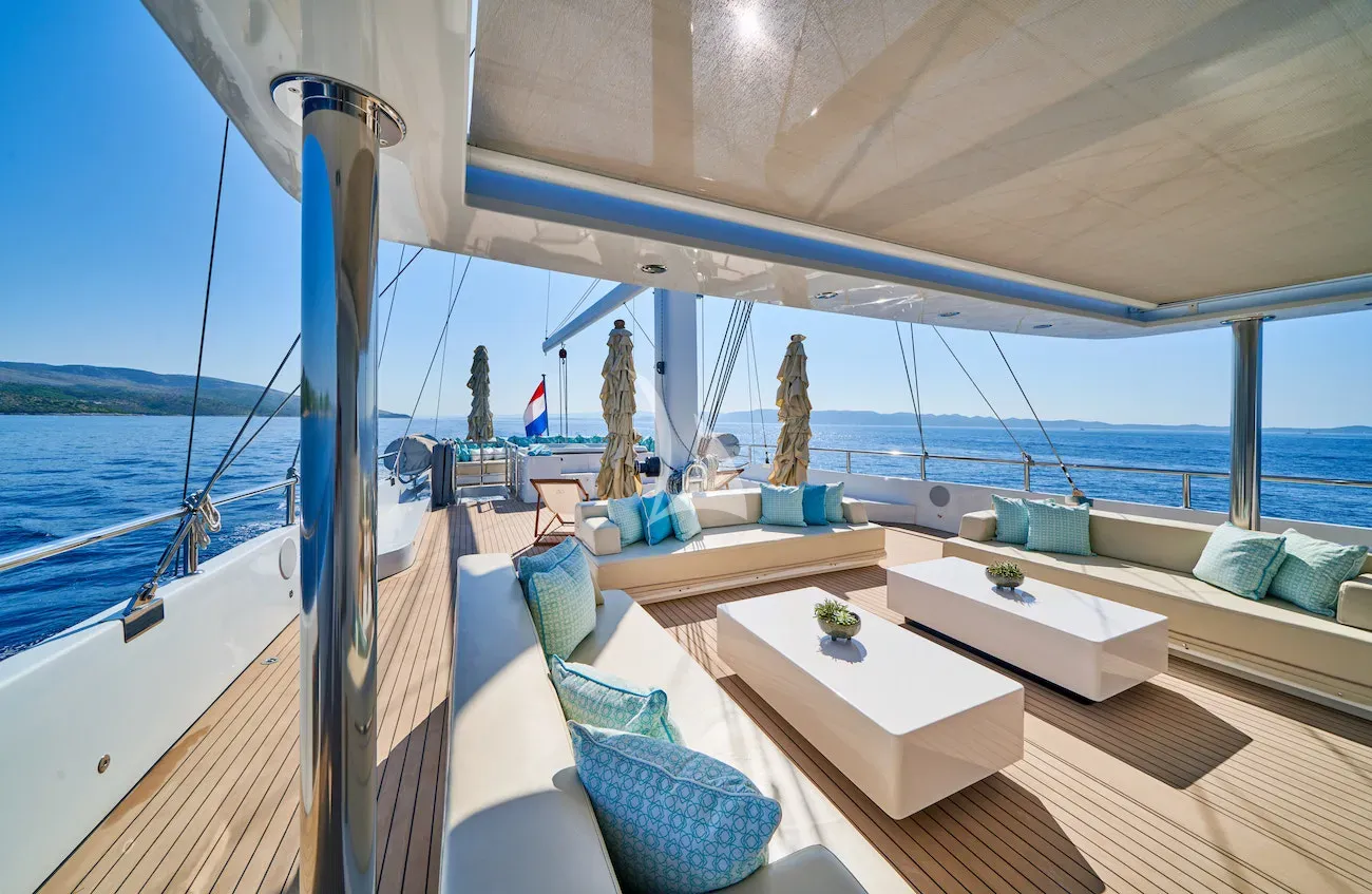 OMNIA Charter Yacht