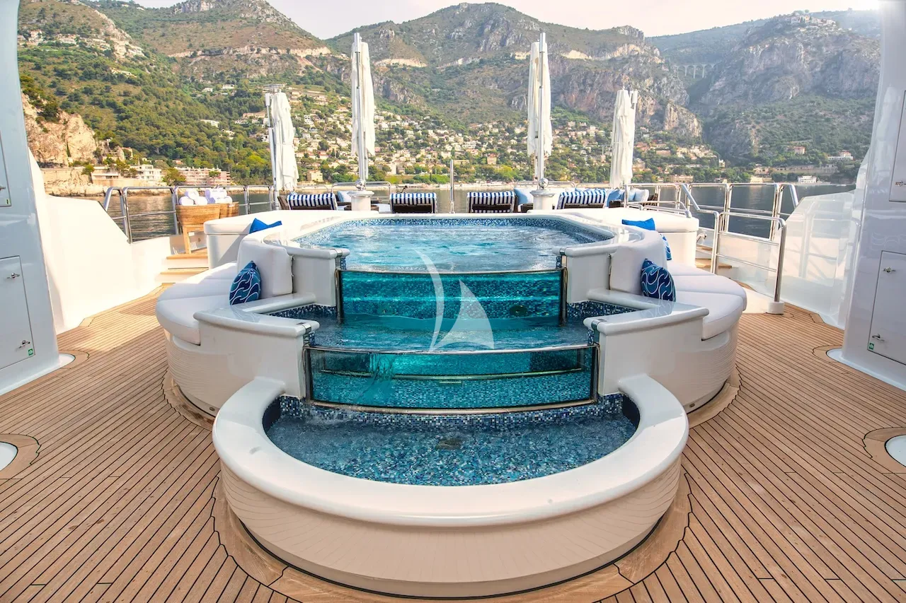 LUCKY LADY Charter Yacht