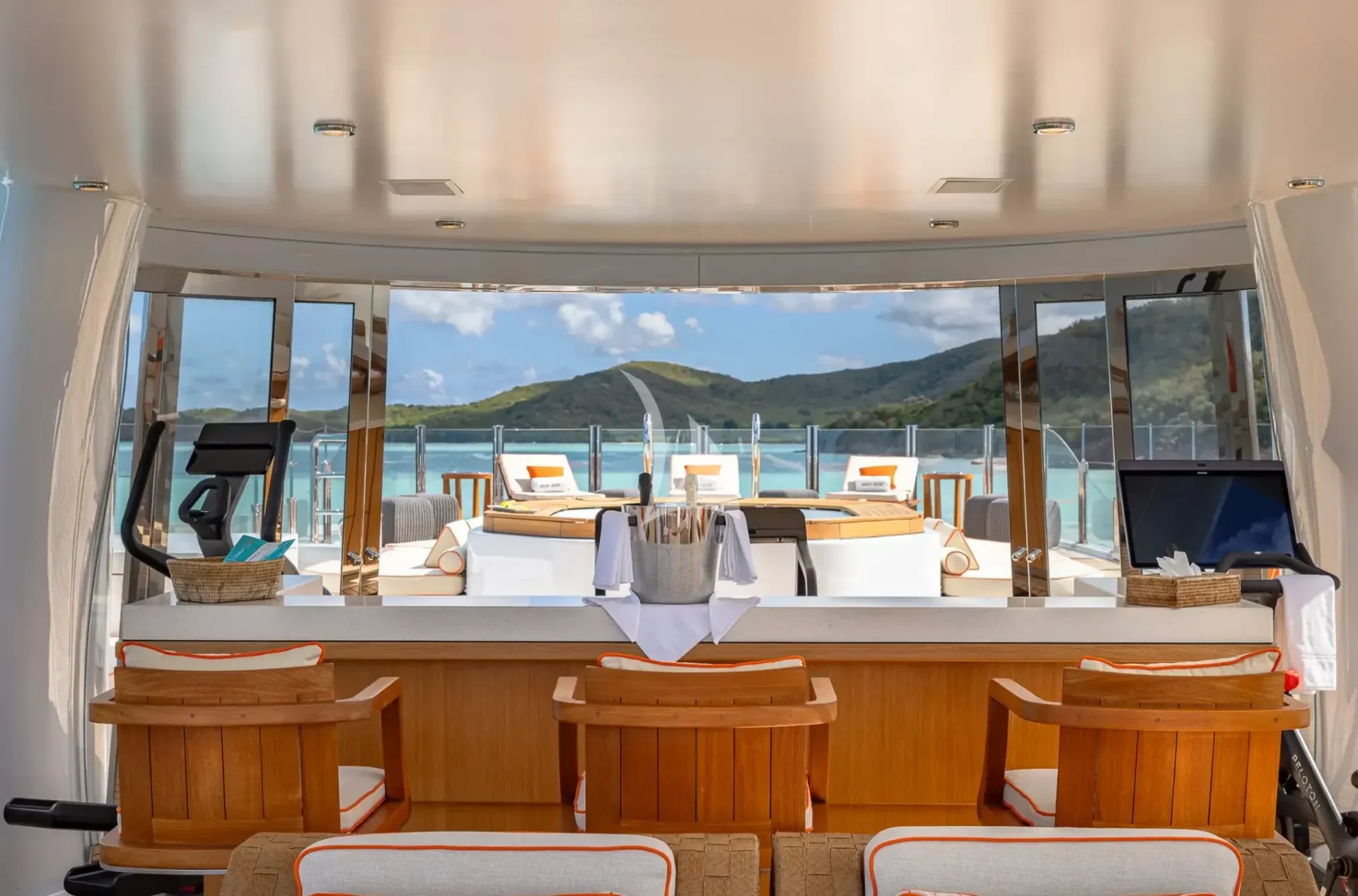 DEEP BLUE Charter Yacht