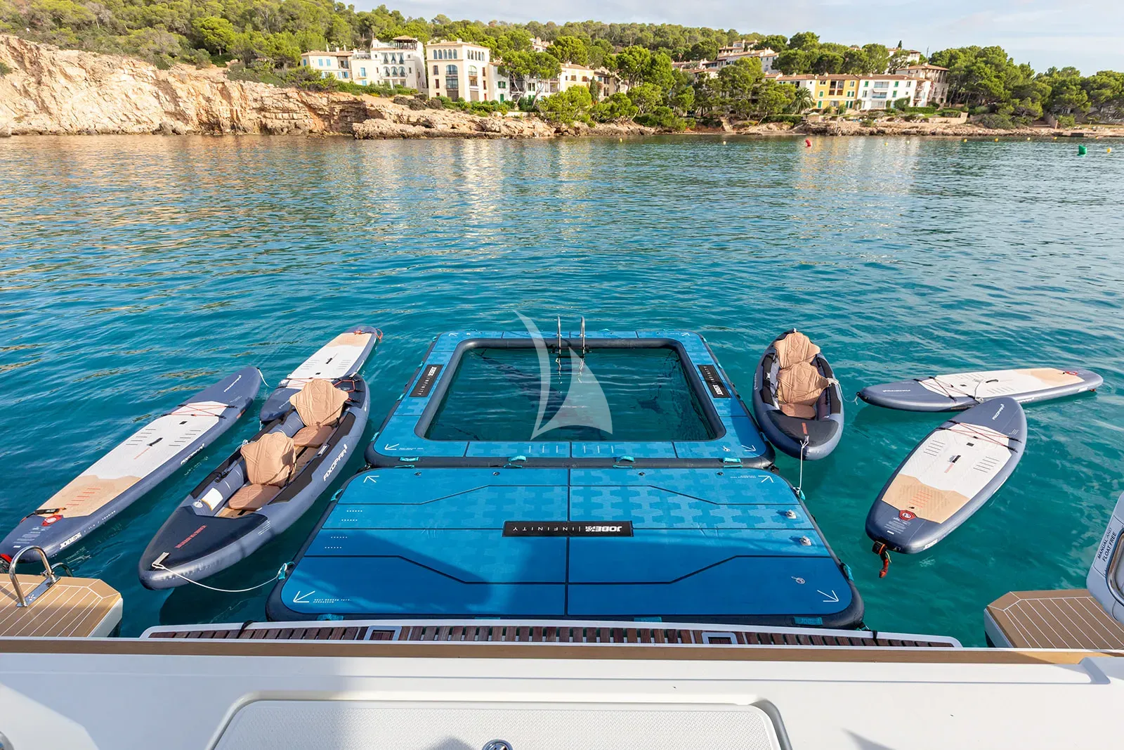 VAGATOR Charter Yacht