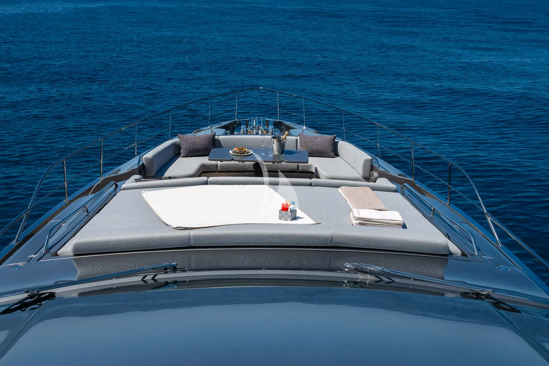 EL MACANN Charter Yacht
