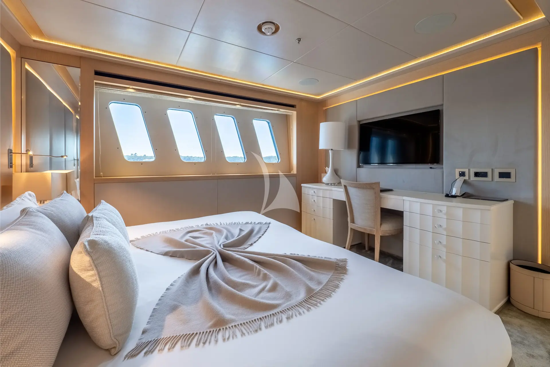 ARADOS Charter Yacht