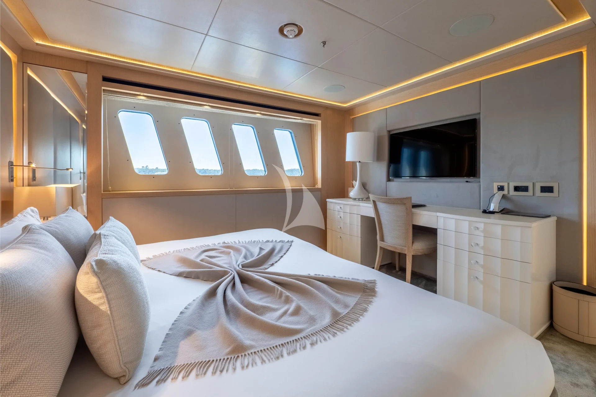 ARADOS Charter Yacht