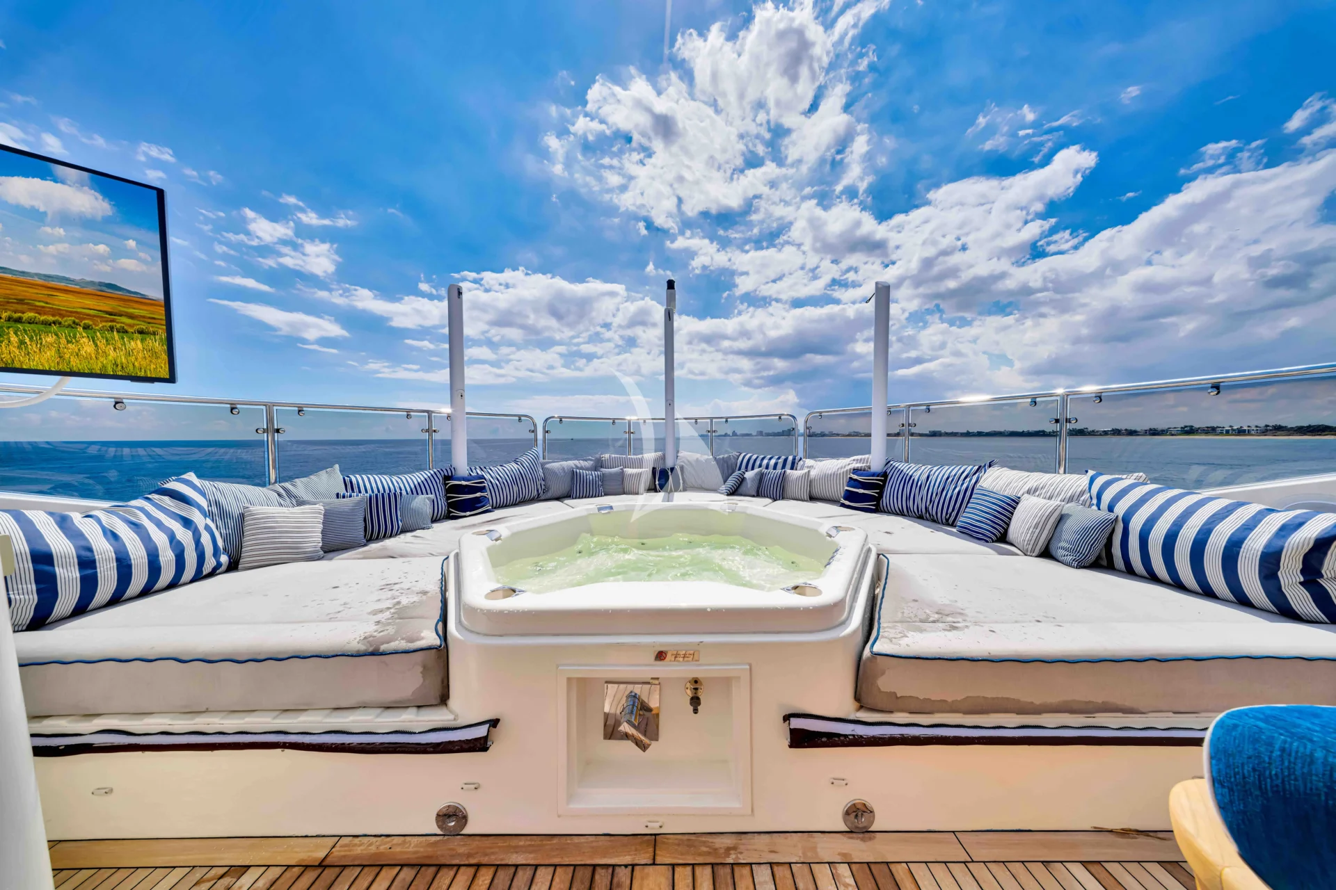 NATURAL 9 Charter Yacht