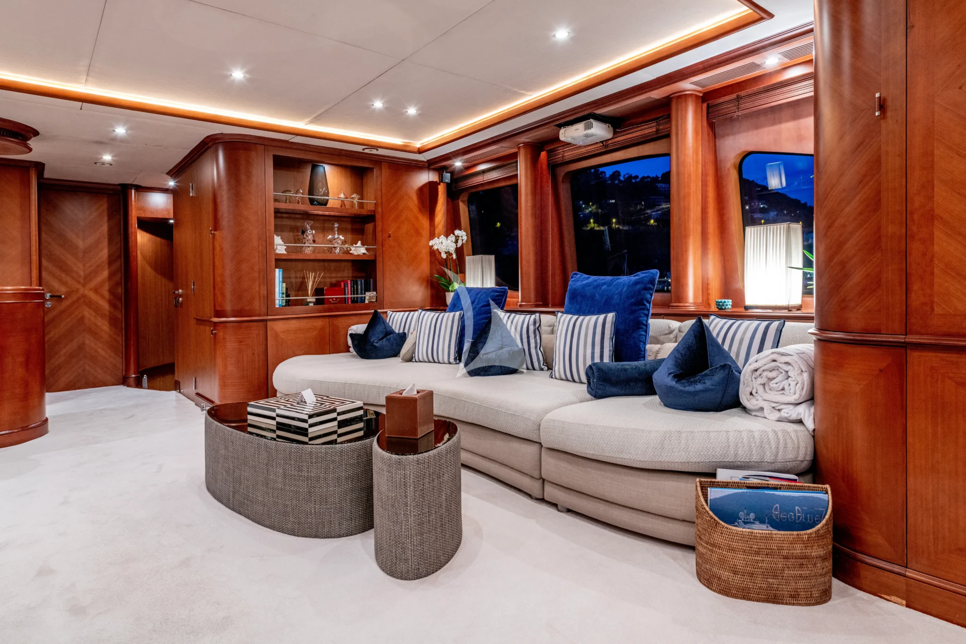 SEA BLUEZ Charter Yacht