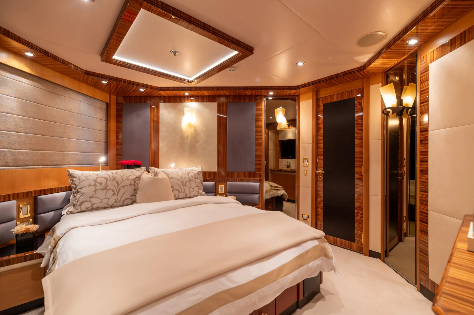HOKULANI Charter Yacht