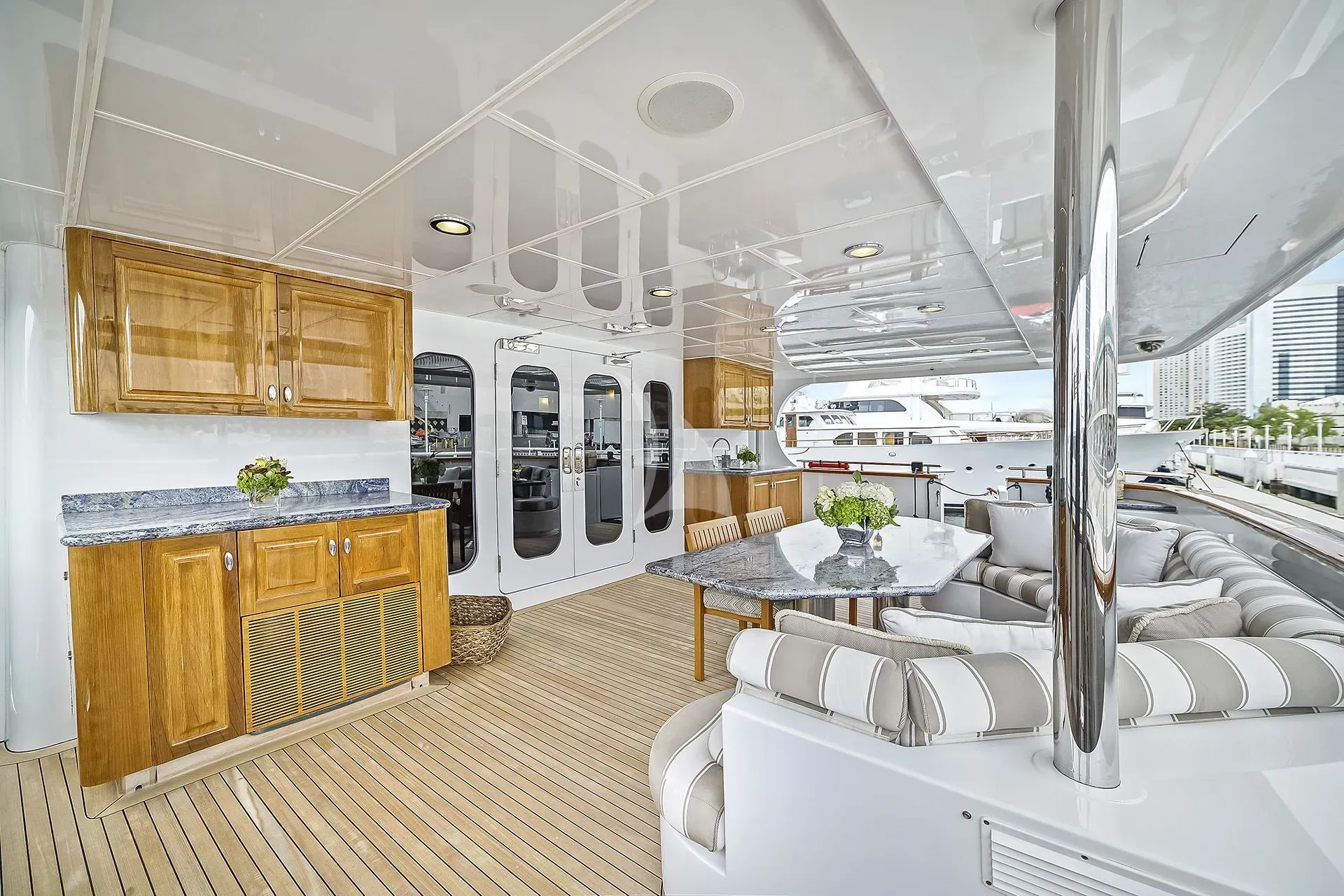 ARTEMIS Charter Yacht