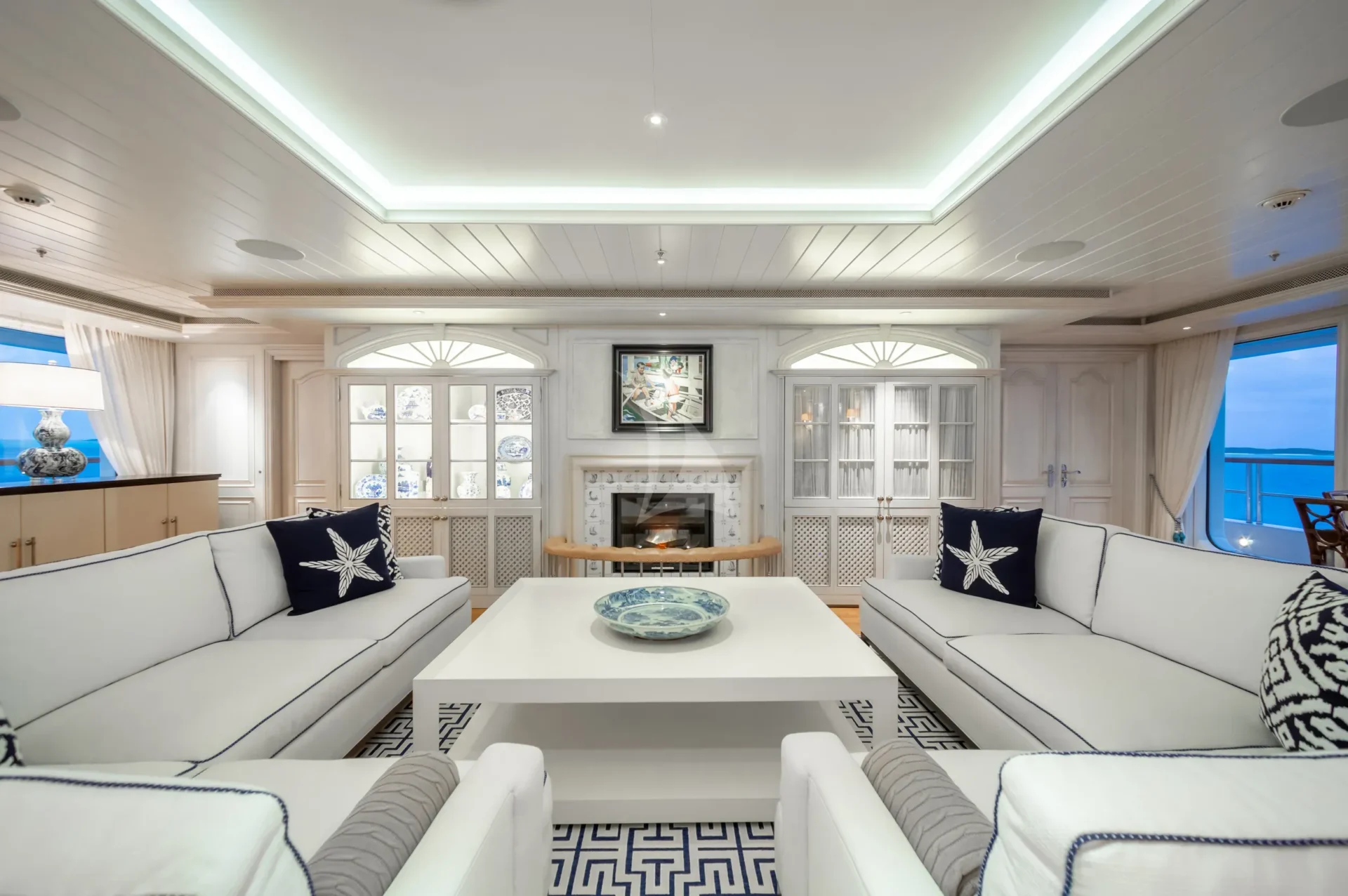 HUNTRESS Charter Yacht