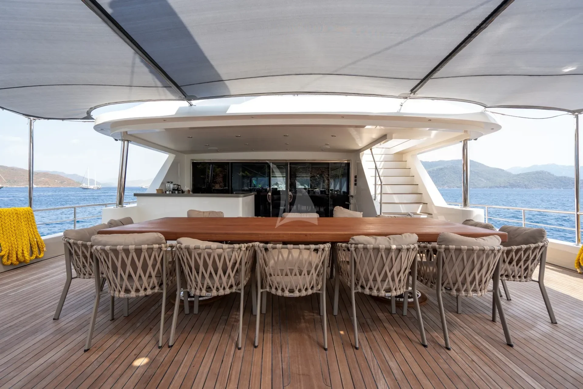 De Love Charter Yacht