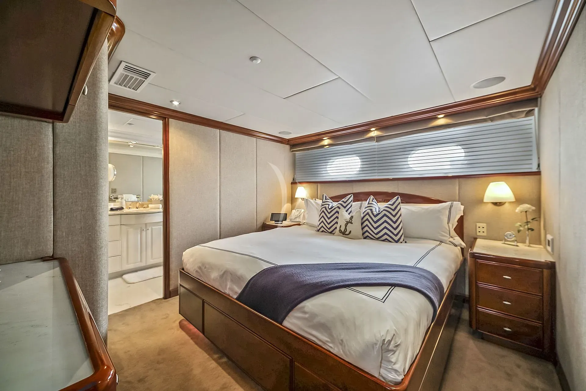 ARTEMIS Charter Yacht