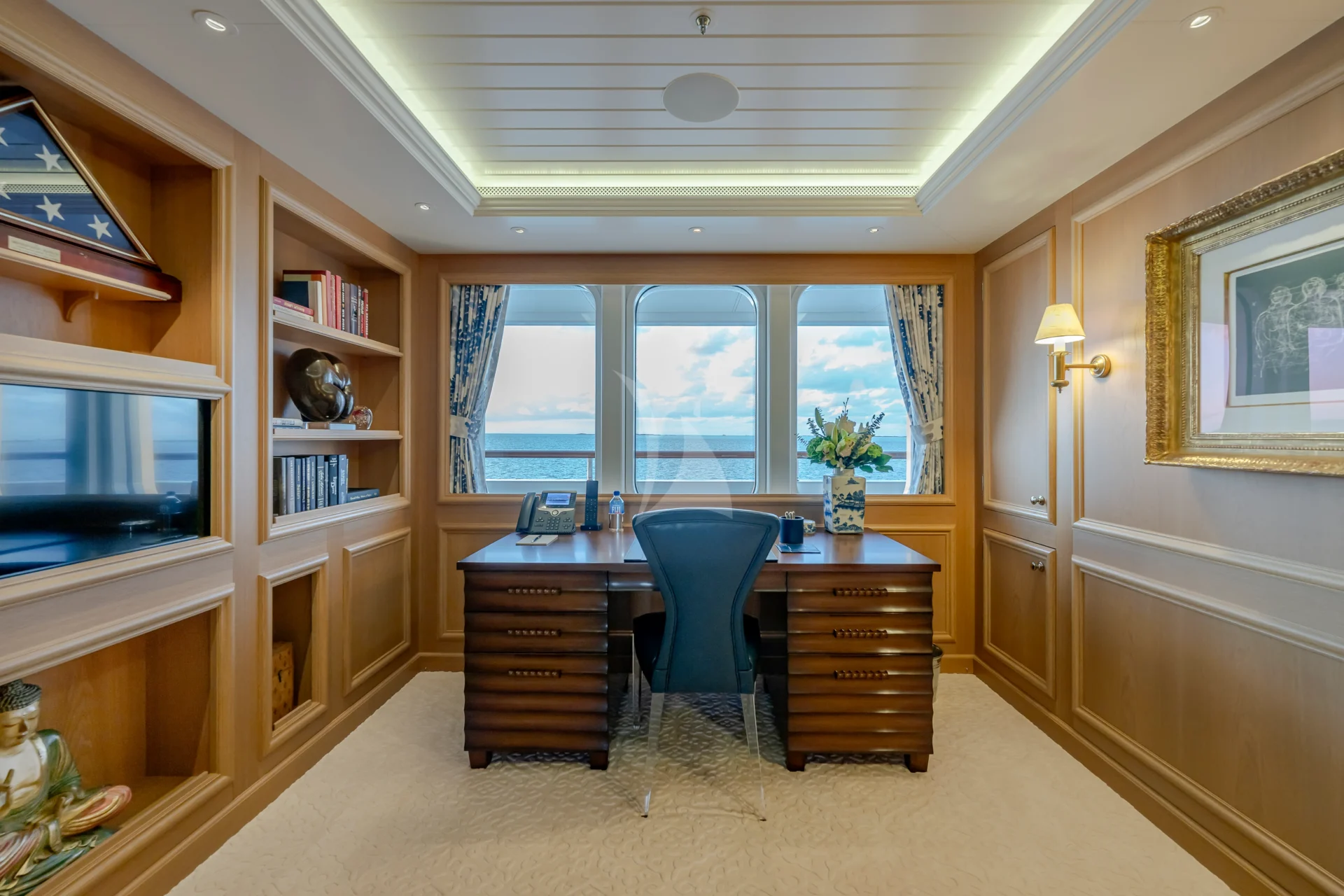 HUNTRESS Charter Yacht