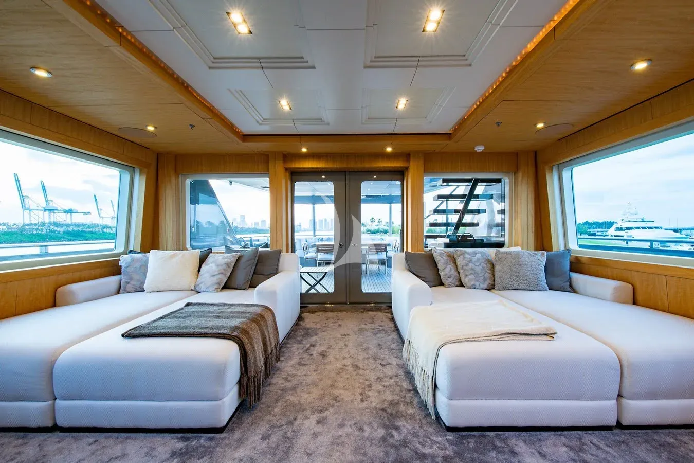 MIZU Charter Yacht