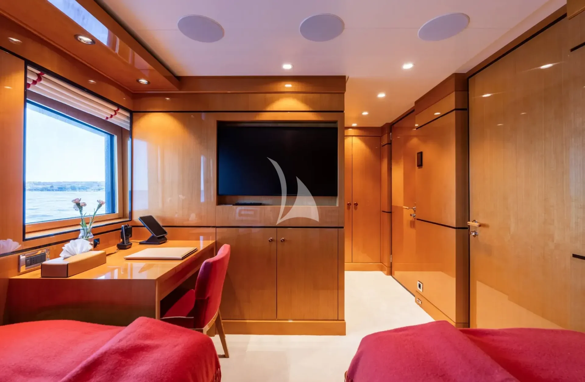 DEEP BLUE Charter Yacht