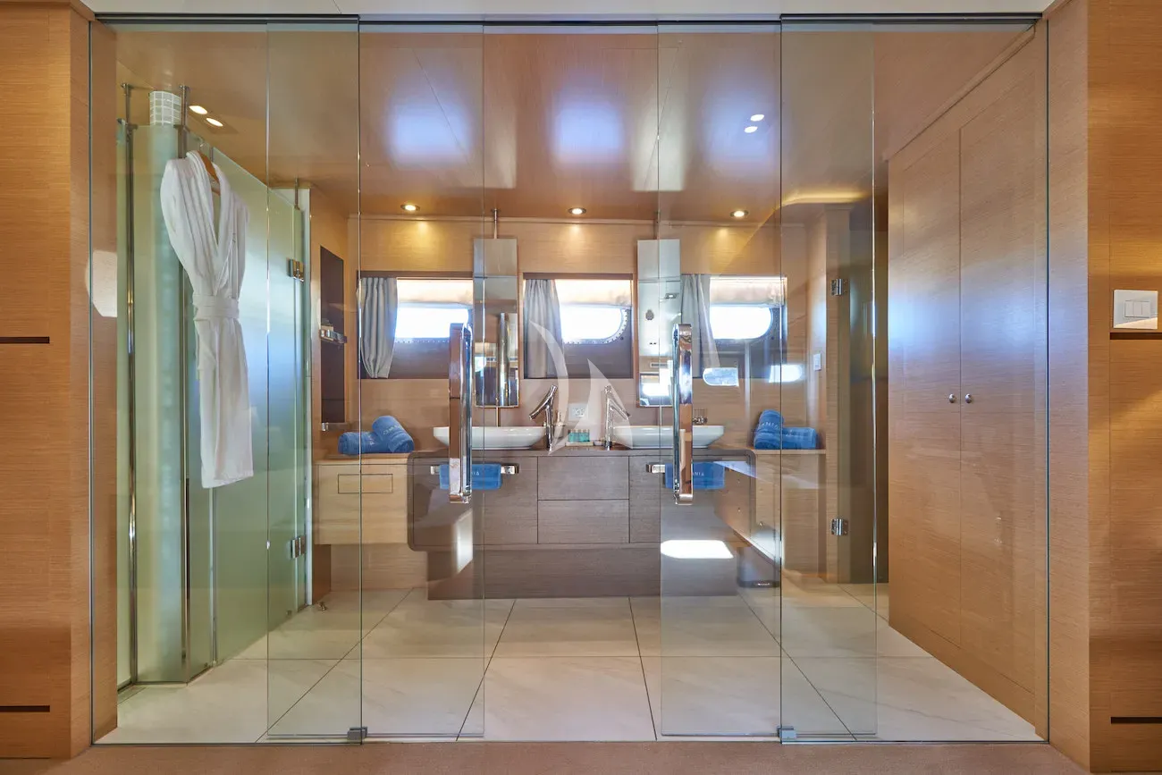 OMNIA Charter Yacht