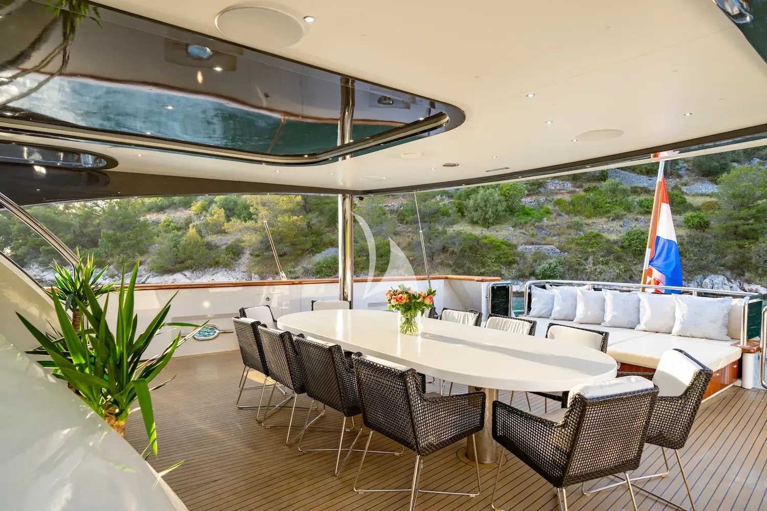 NAVILUX Charter Yacht