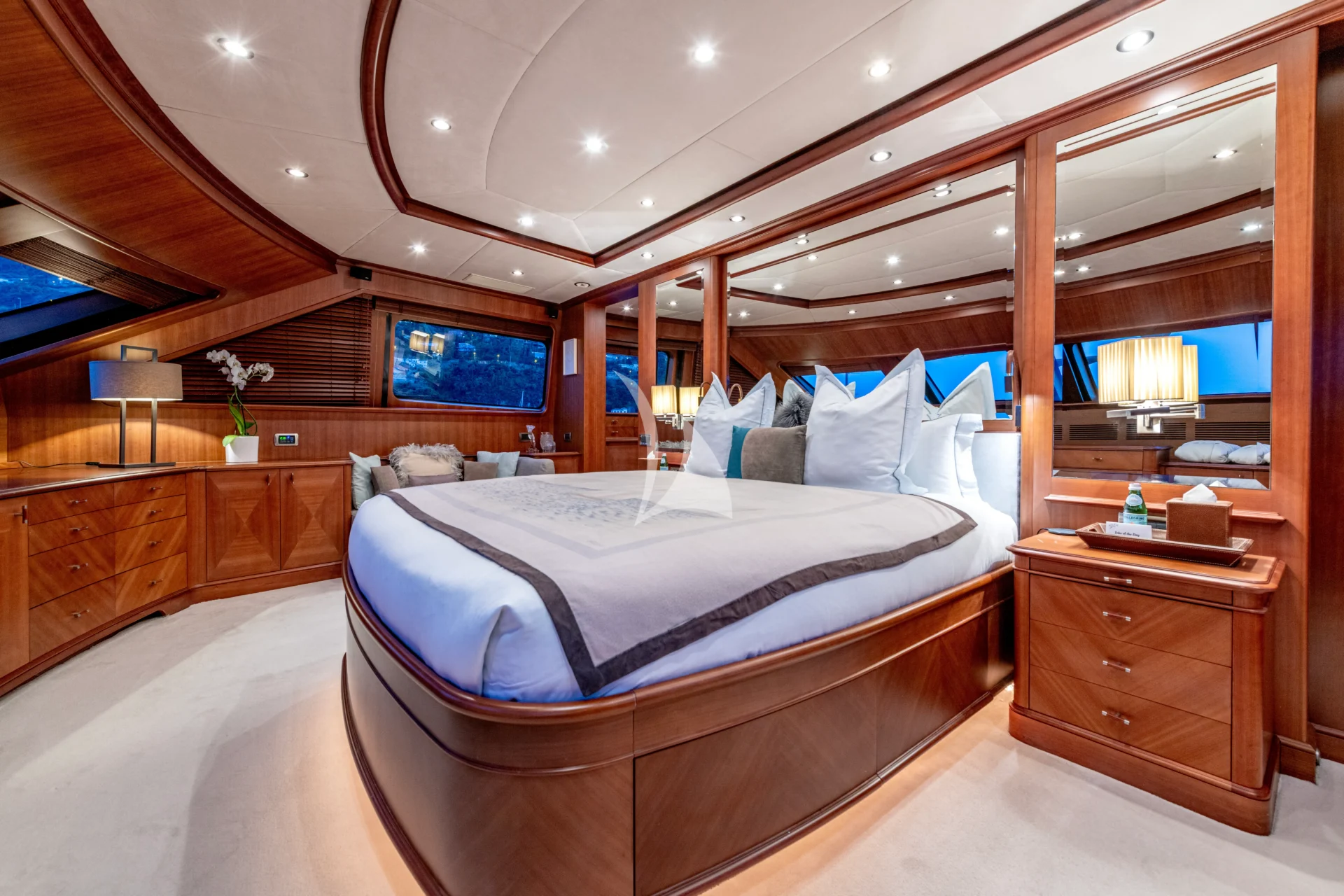 SEA BLUEZ Charter Yacht