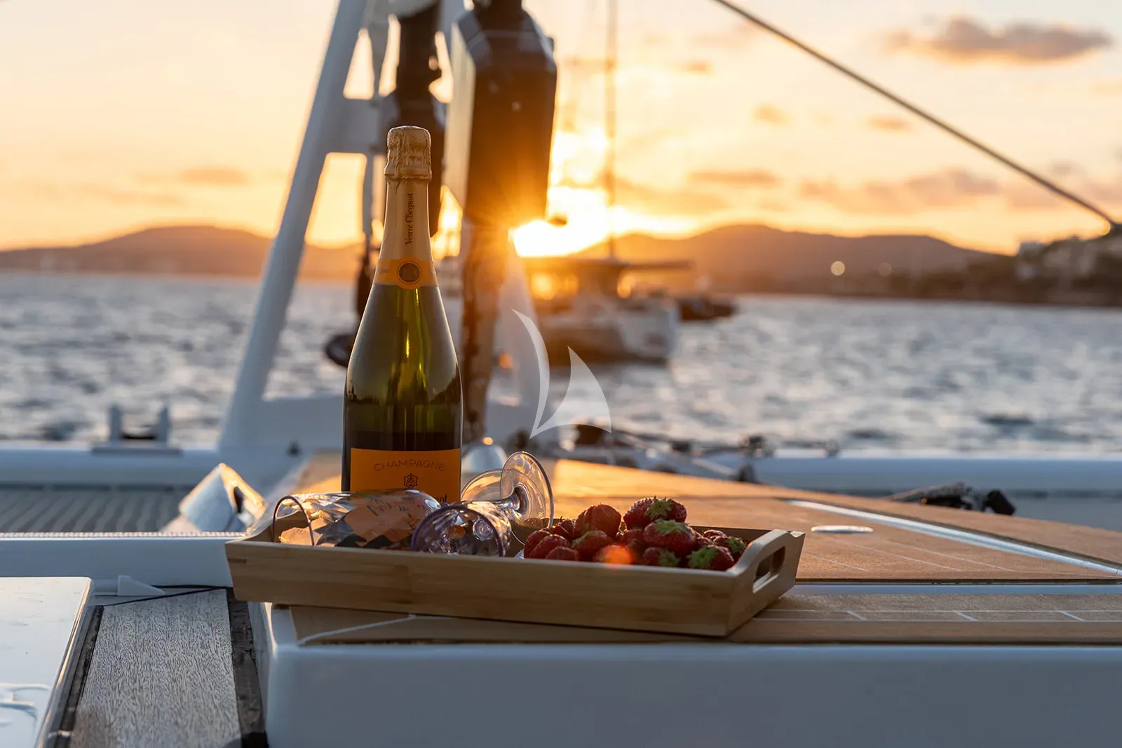 VAGATOR Charter Yacht