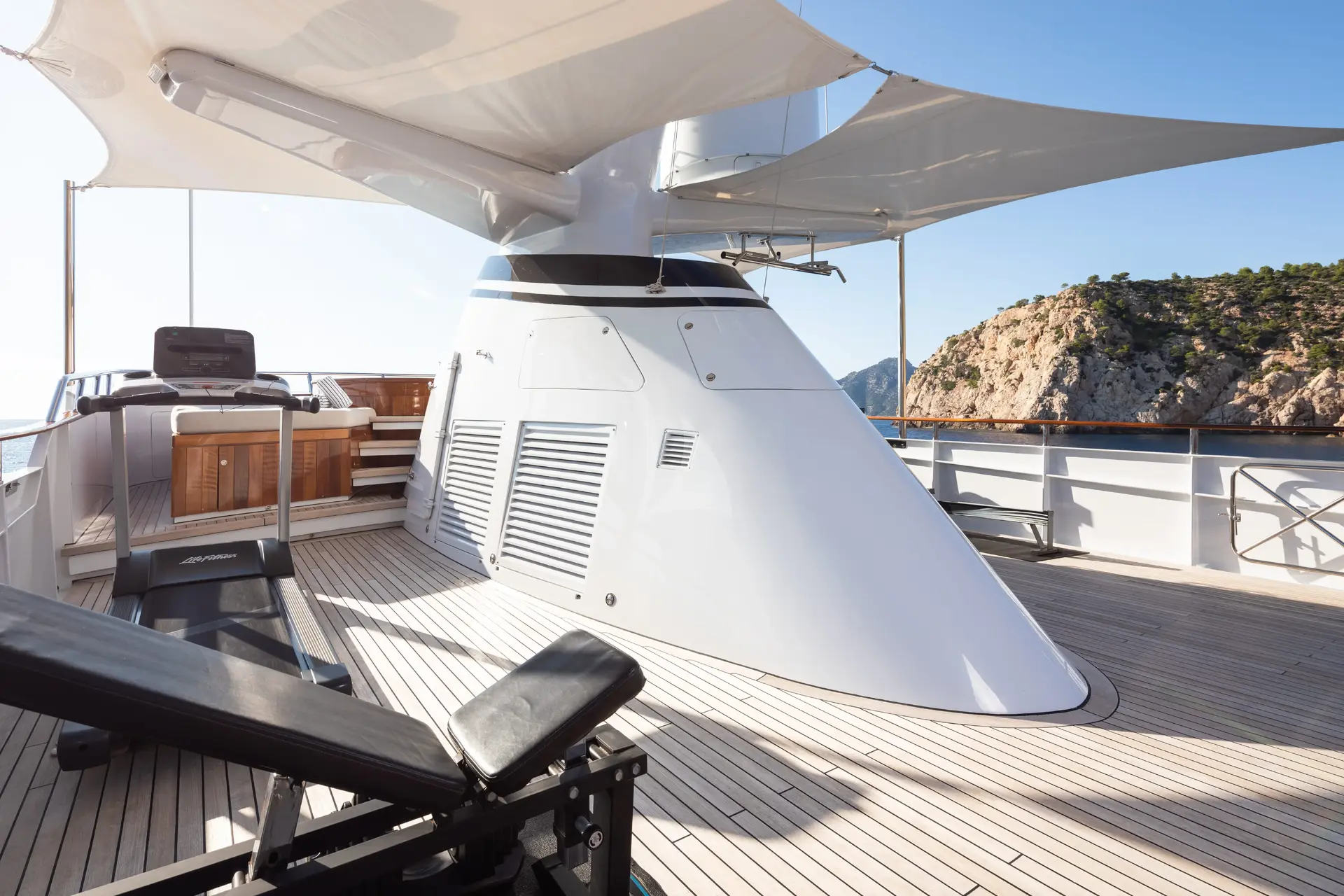 MIRAGE Charter Yacht
