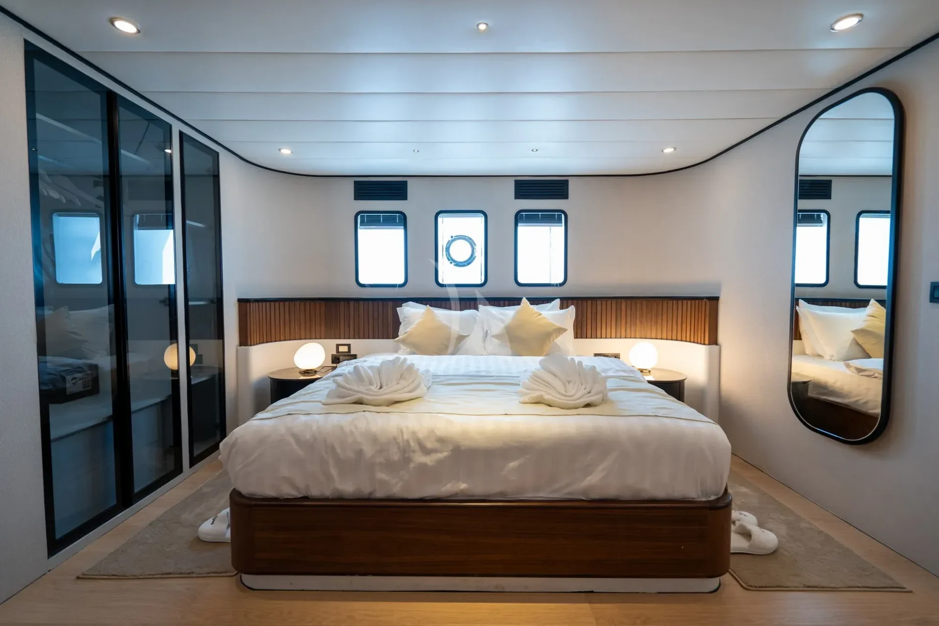 De Love Charter Yacht