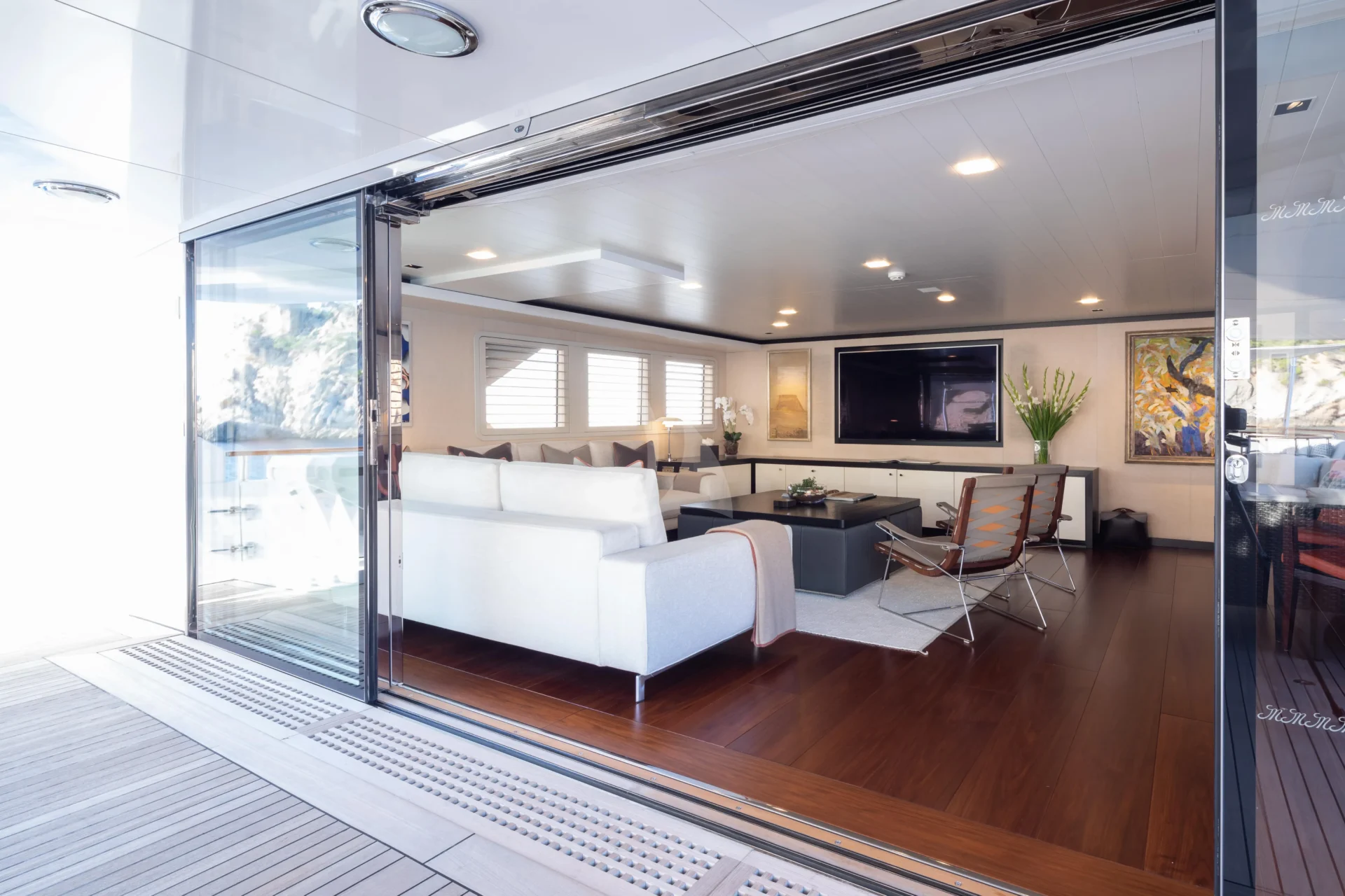 MIRAGE Charter Yacht