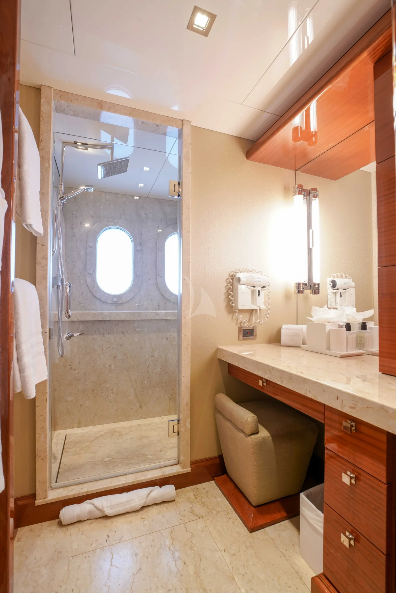 ASPEN ALTERNATIVE Charter Yacht